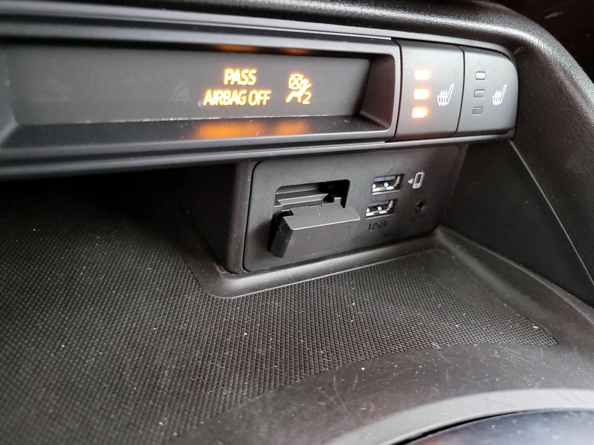 Thumbnail: 2021 Mazda MX-5 Miata - 18