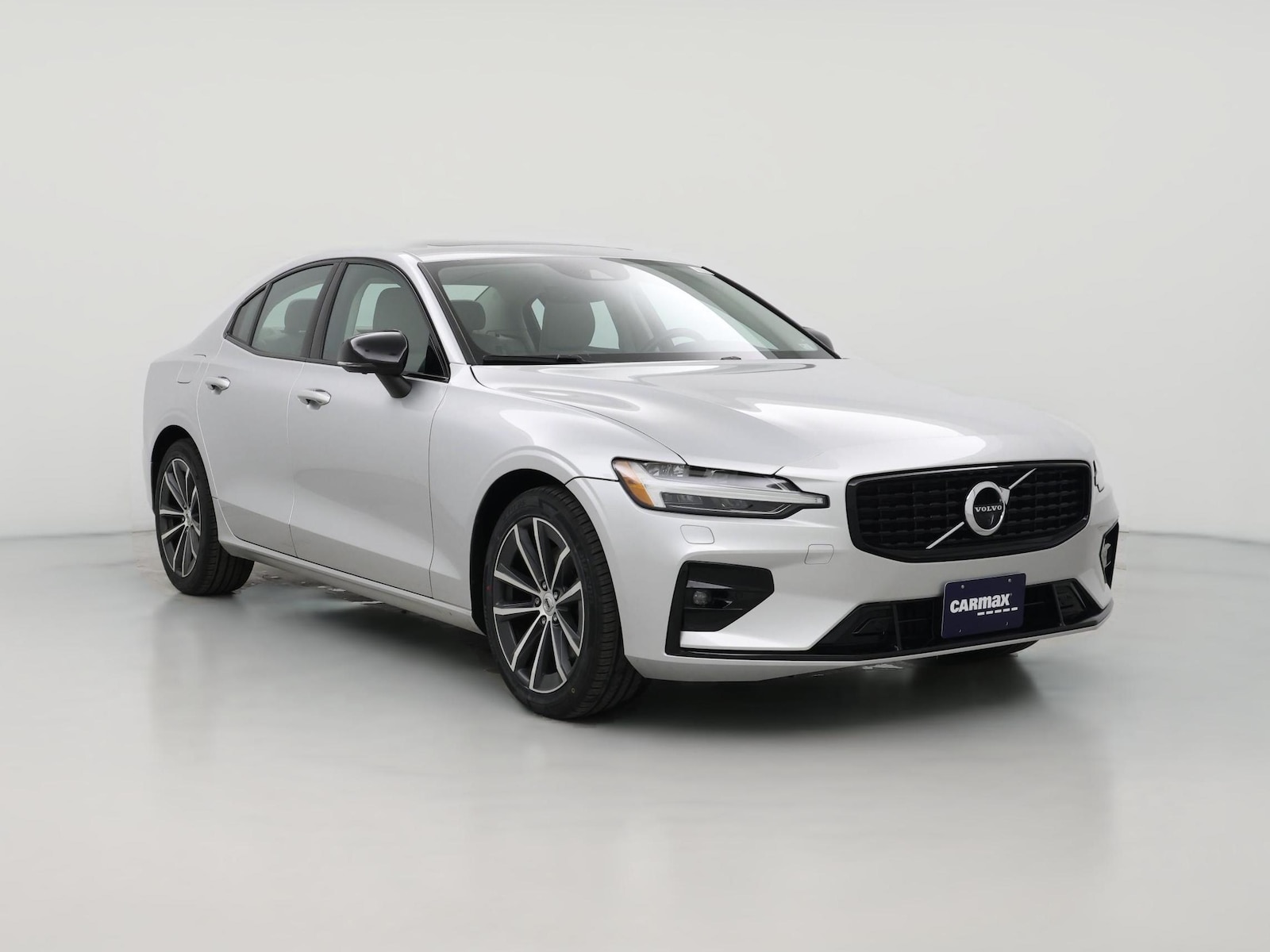 2022 Volvo S60 Momentum