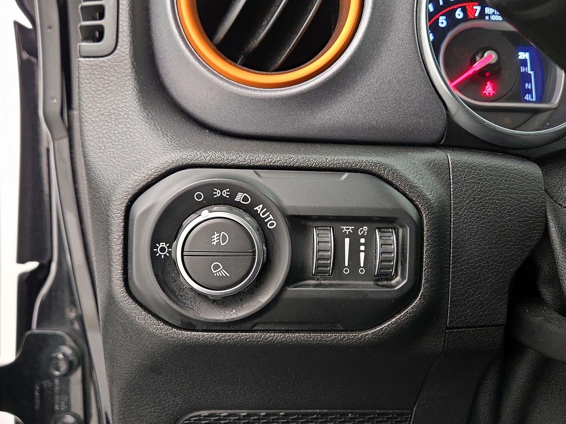 Thumbnail: 2021 Jeep Gladiator - 13