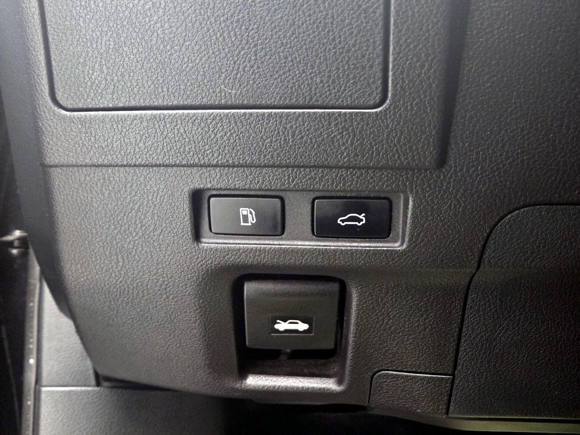 Thumbnail: 2020 Lexus ES - 13