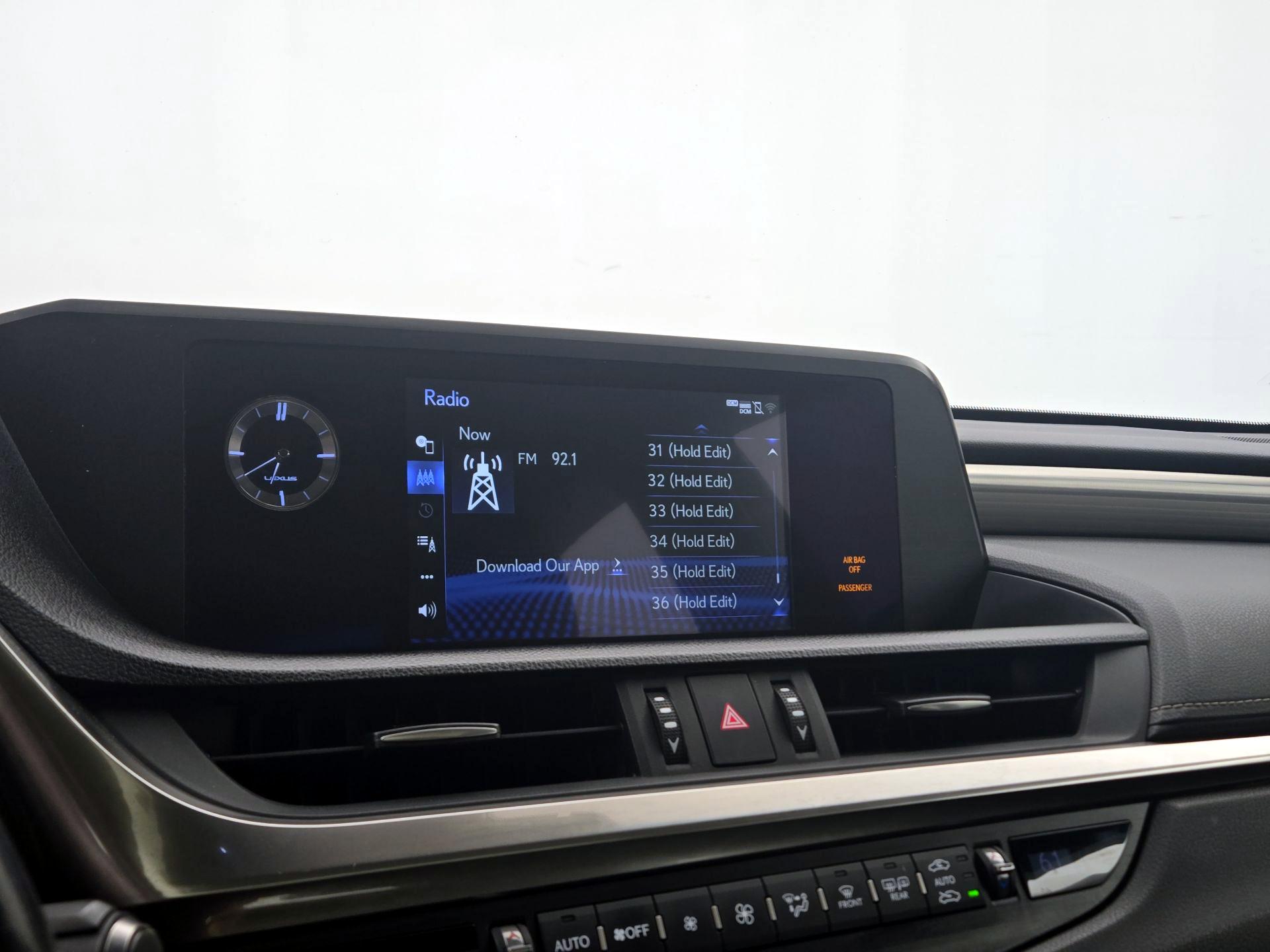 Thumbnail: 2020 Lexus ES - 15