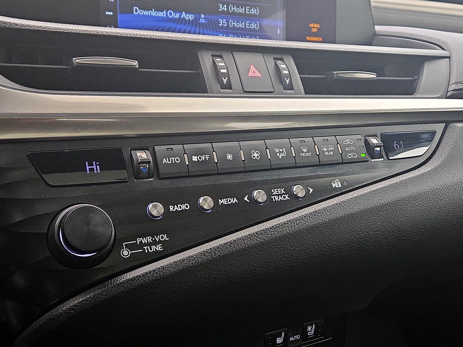 Thumbnail: 2020 Lexus ES - 16