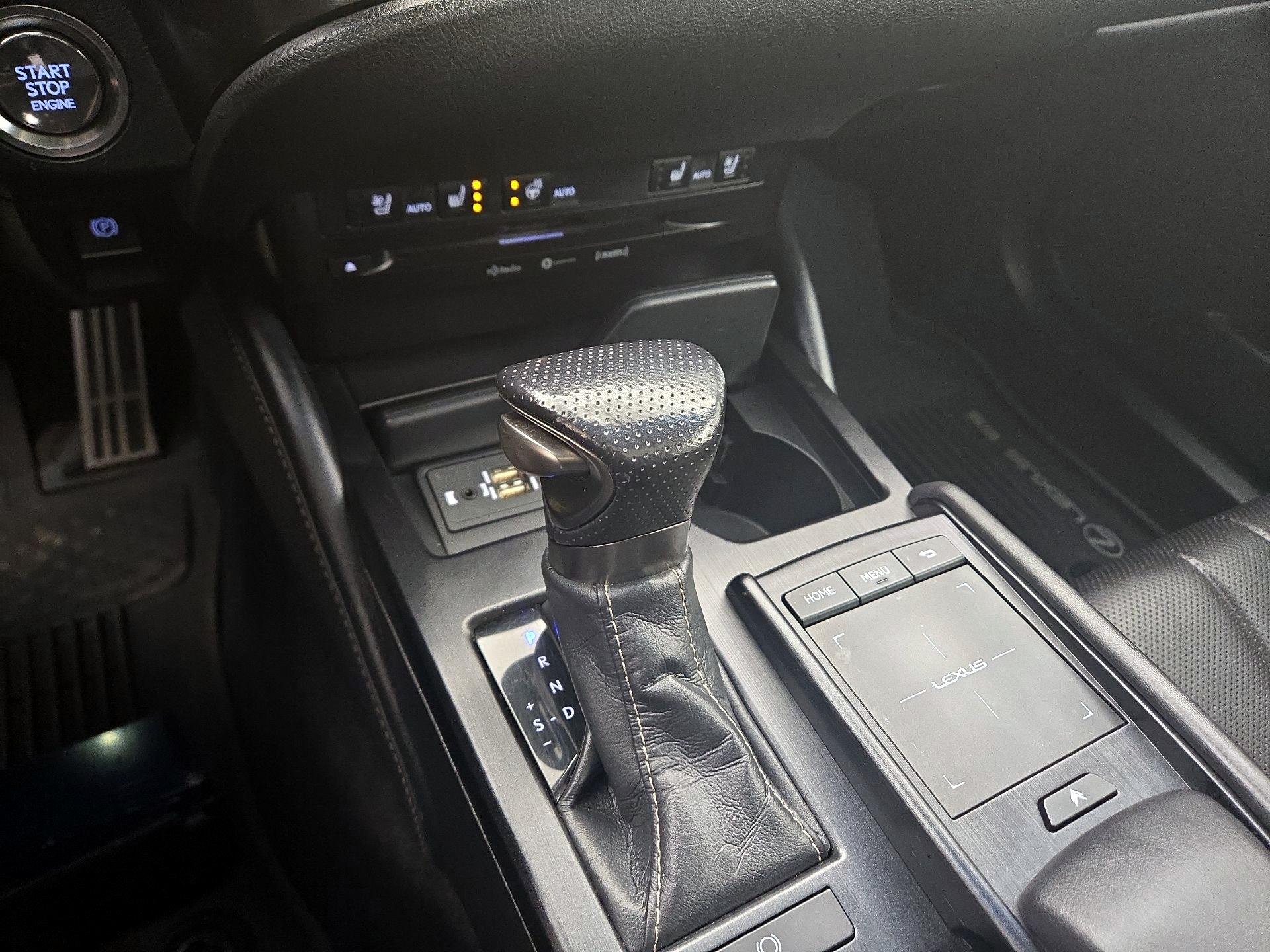 Thumbnail: 2020 Lexus ES - 17