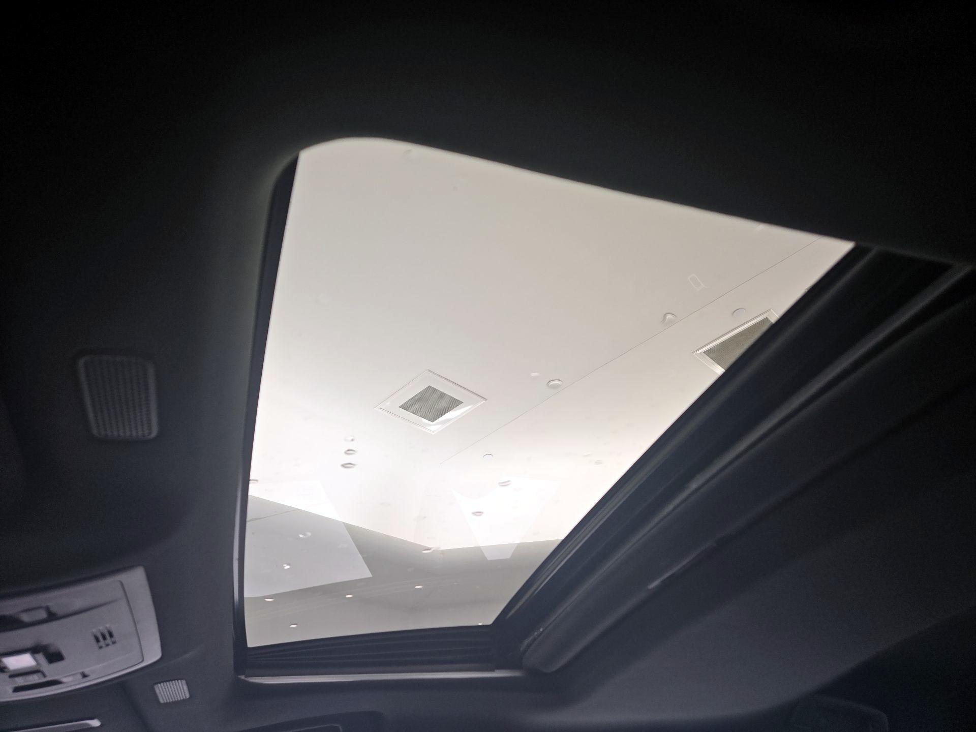 Thumbnail: 2020 Lexus ES - 19