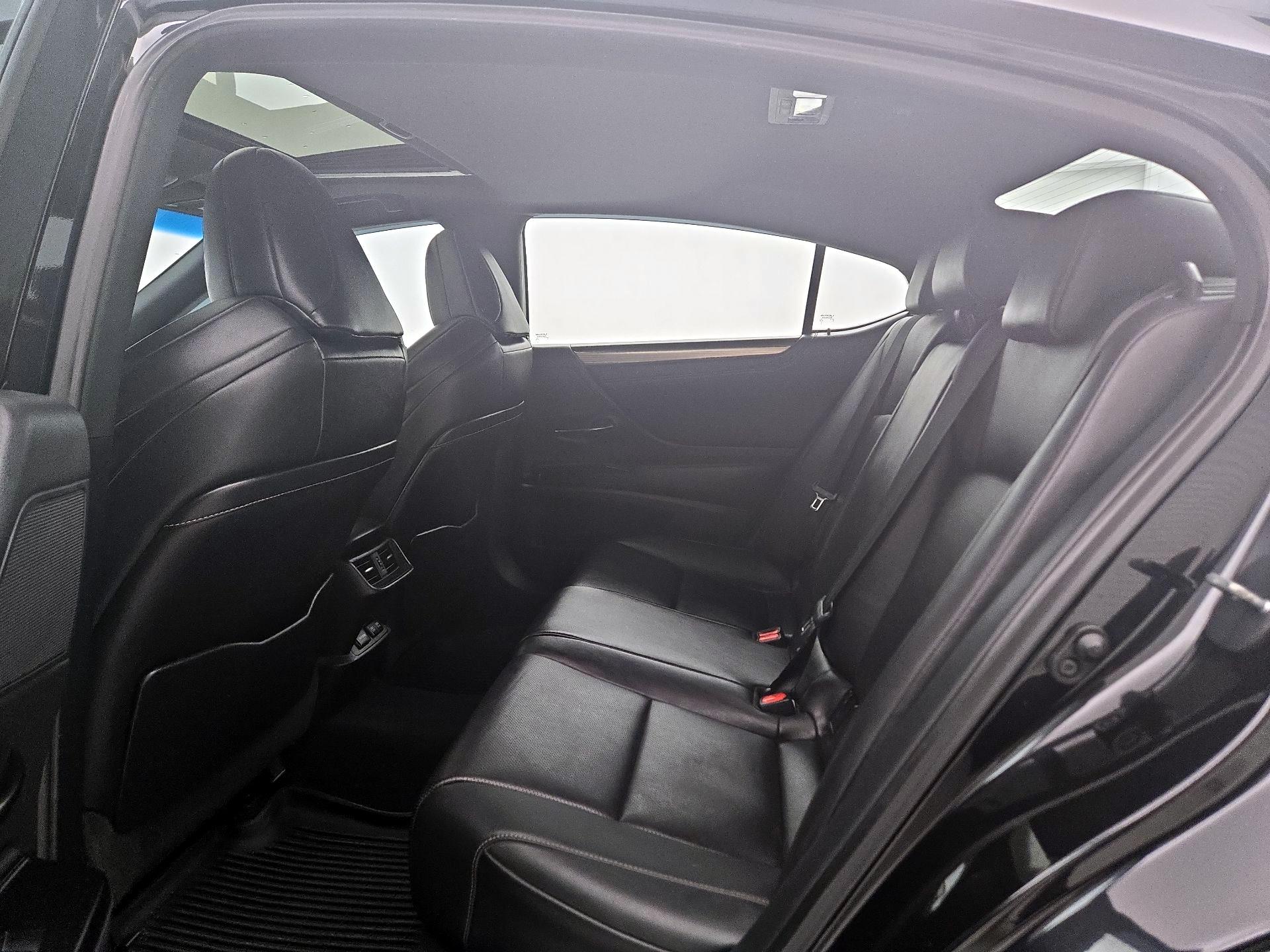 Thumbnail: 2020 Lexus ES - 20