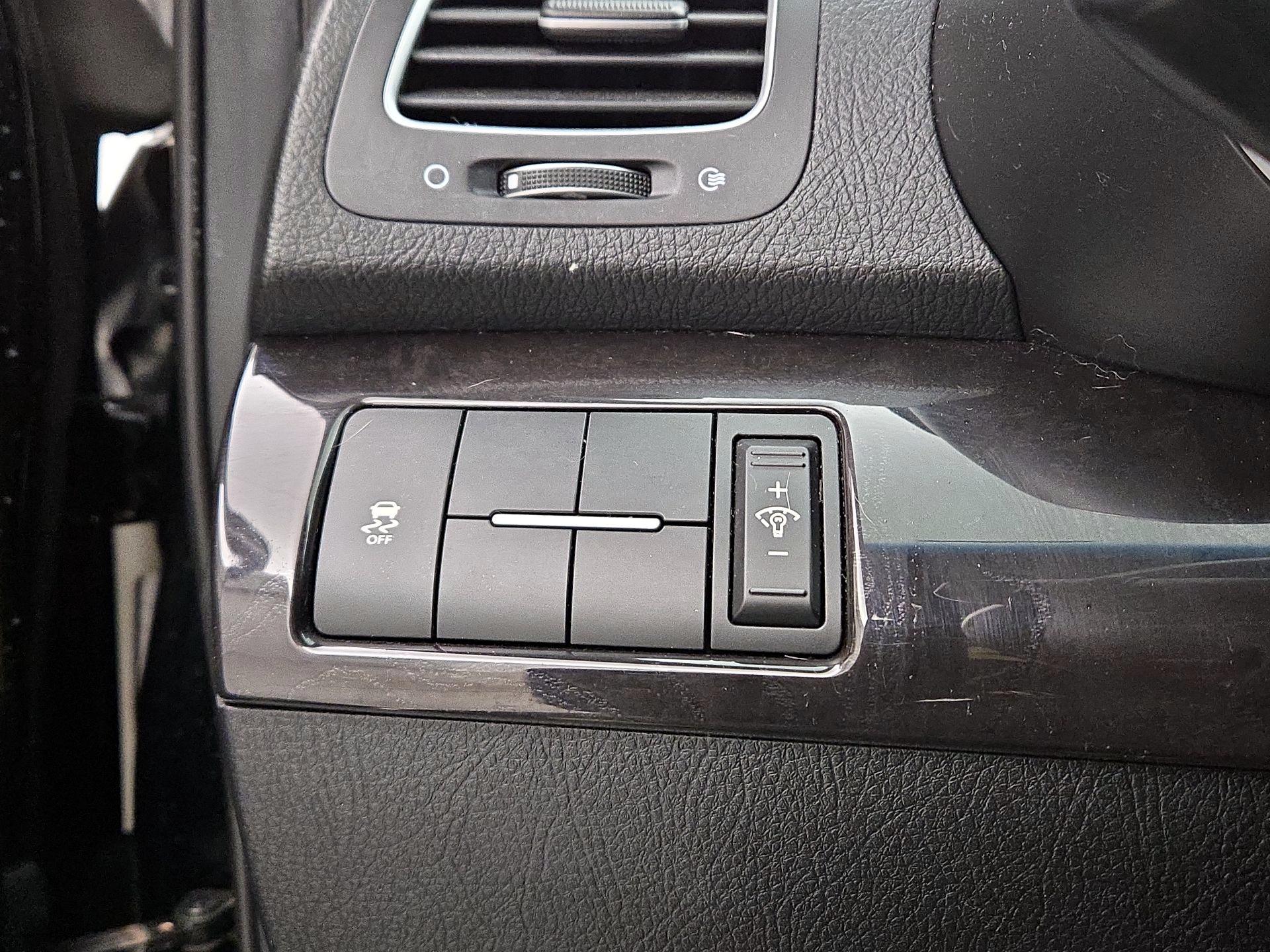 Thumbnail: 2014 Kia Sorento - 13