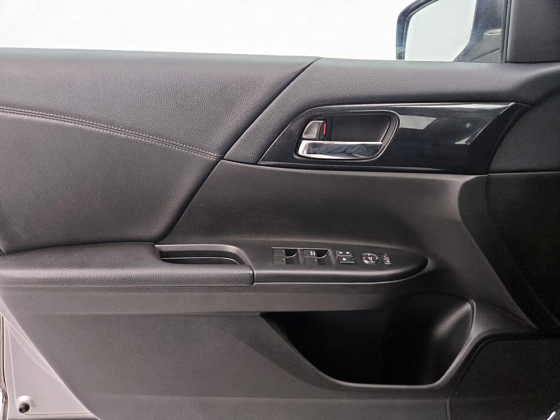 Thumbnail: 2015 Honda Accord - 12