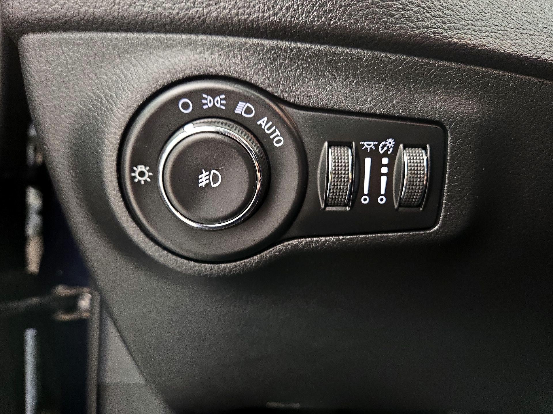 Thumbnail: 2018 Jeep Compass - 13