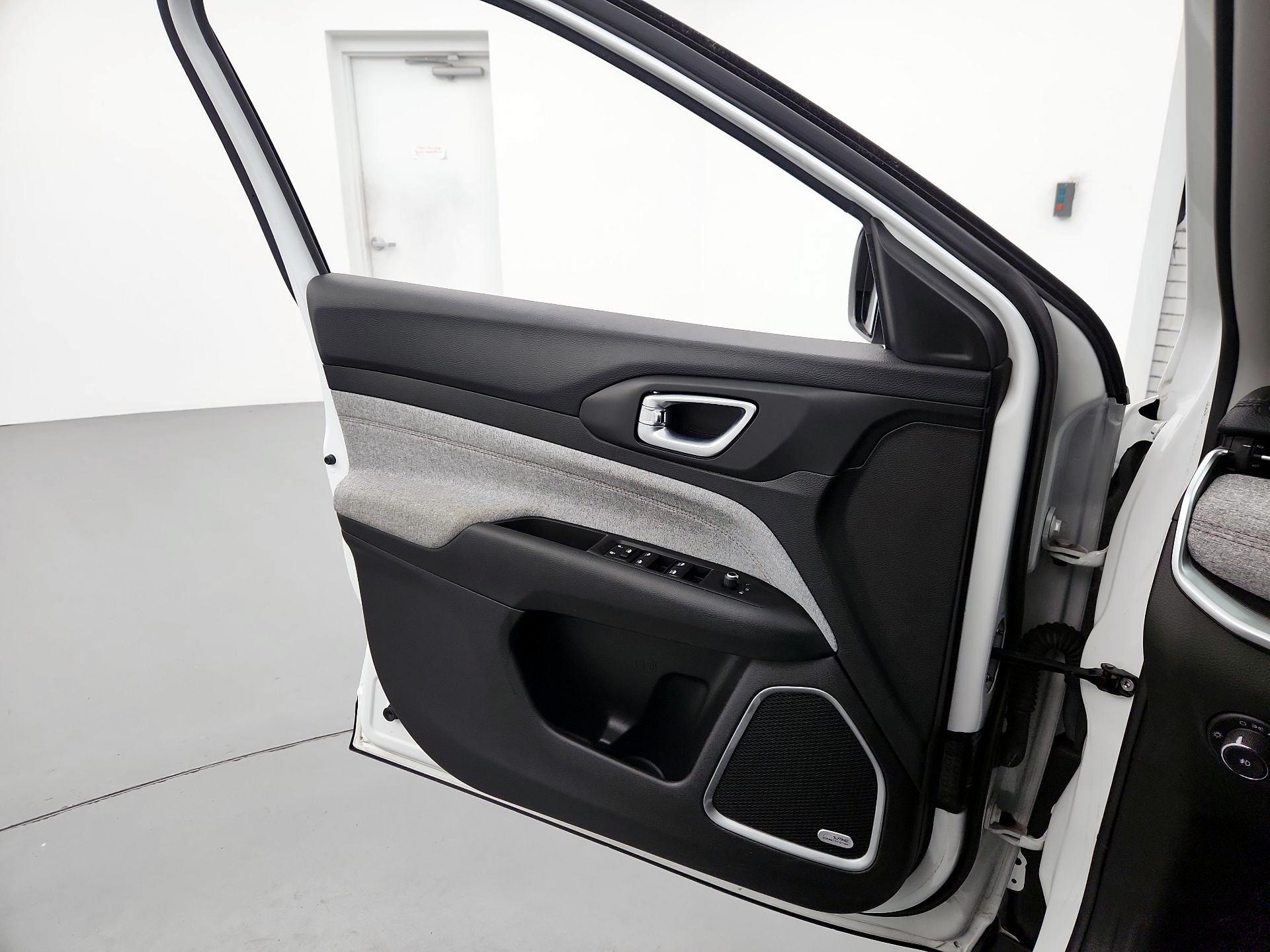 Thumbnail: 2022 Jeep Compass - 12