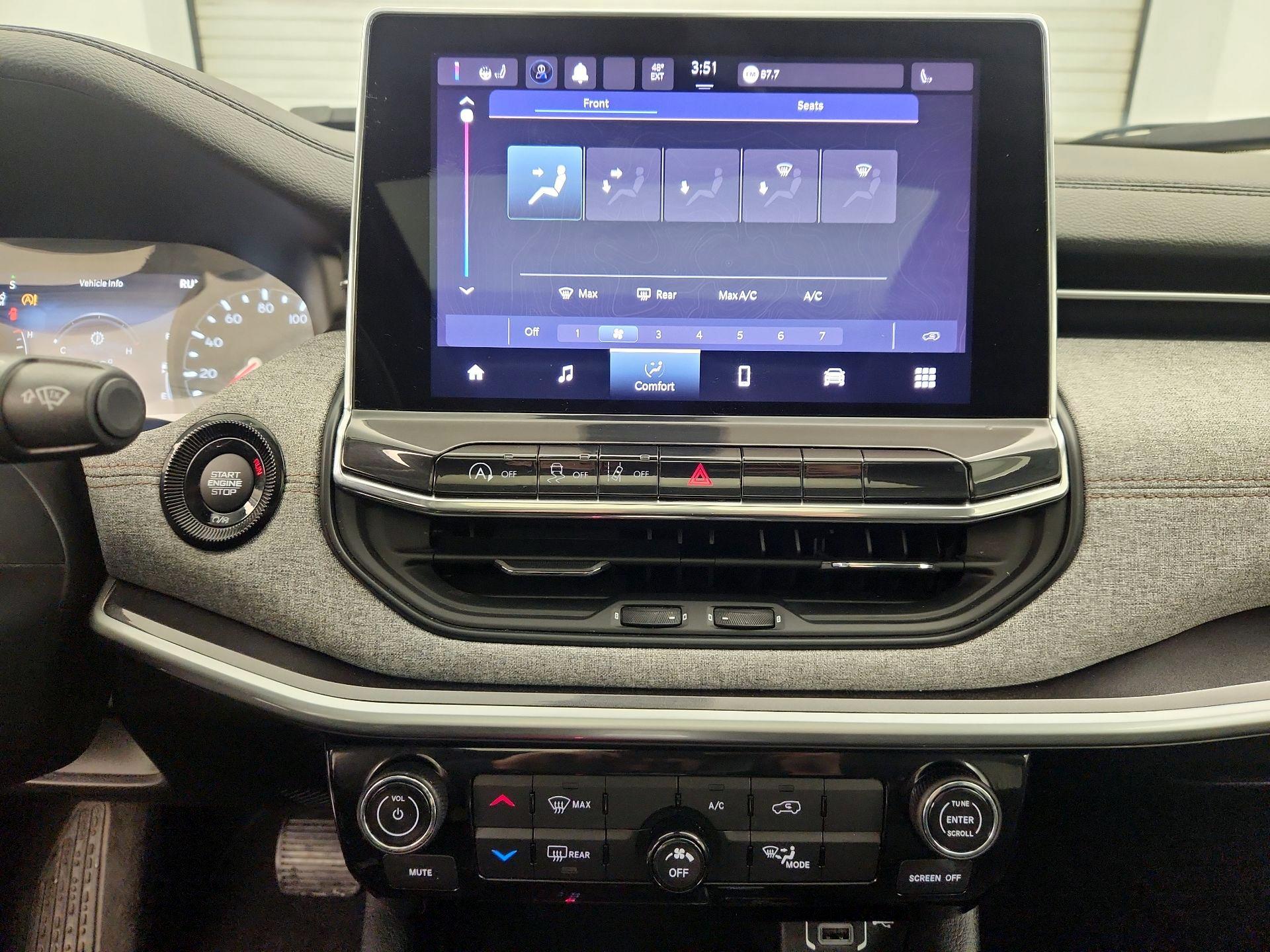 Thumbnail: 2022 Jeep Compass - 16