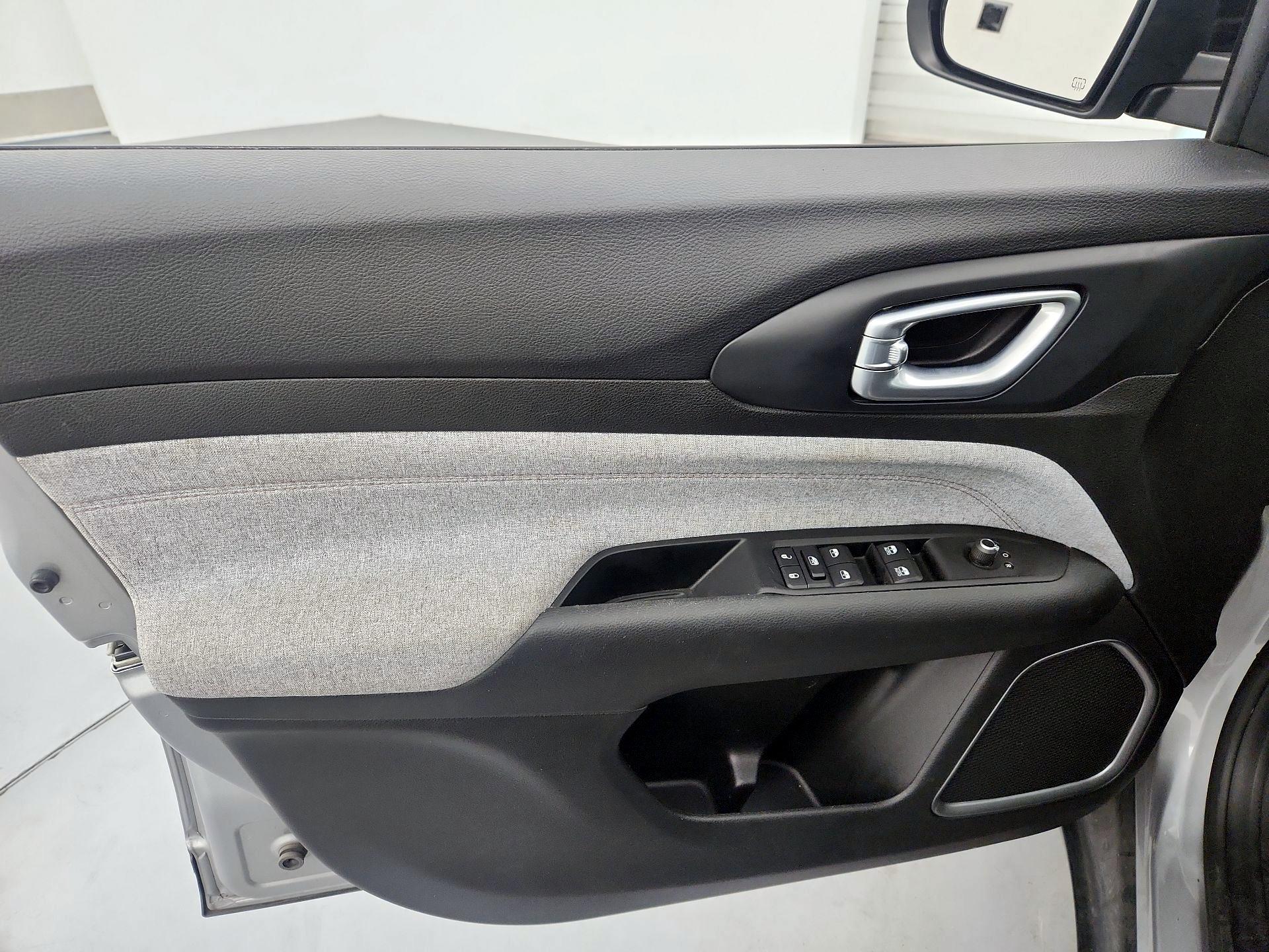 Thumbnail: 2023 Jeep Compass - 12