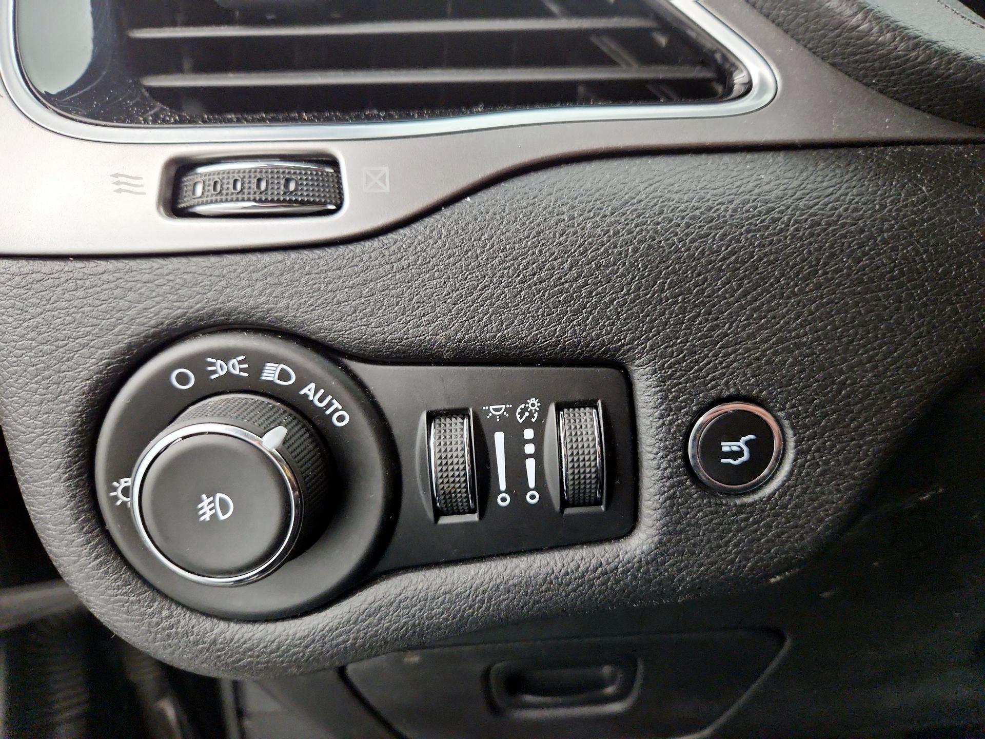 Thumbnail: 2020 Jeep Cherokee - 13