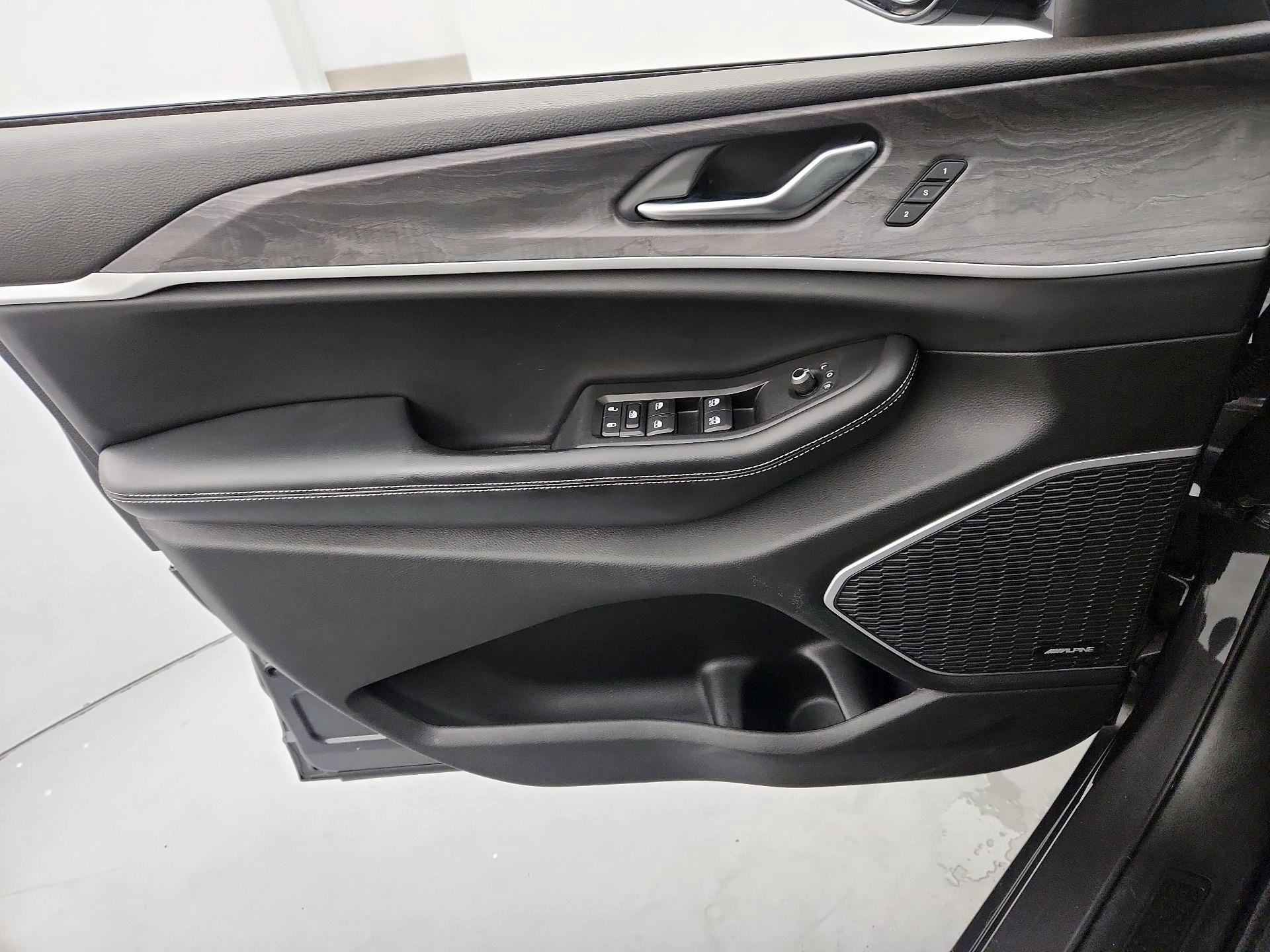 Thumbnail: 2022 Jeep Grand Cherokee - 12