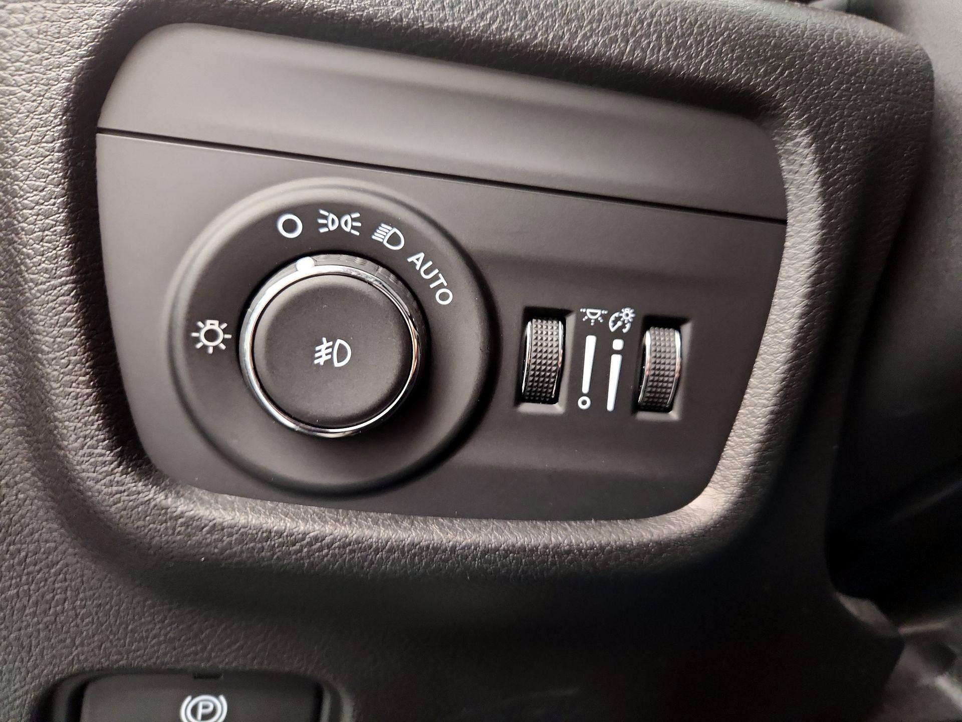 Thumbnail: 2022 Jeep Grand Cherokee - 13