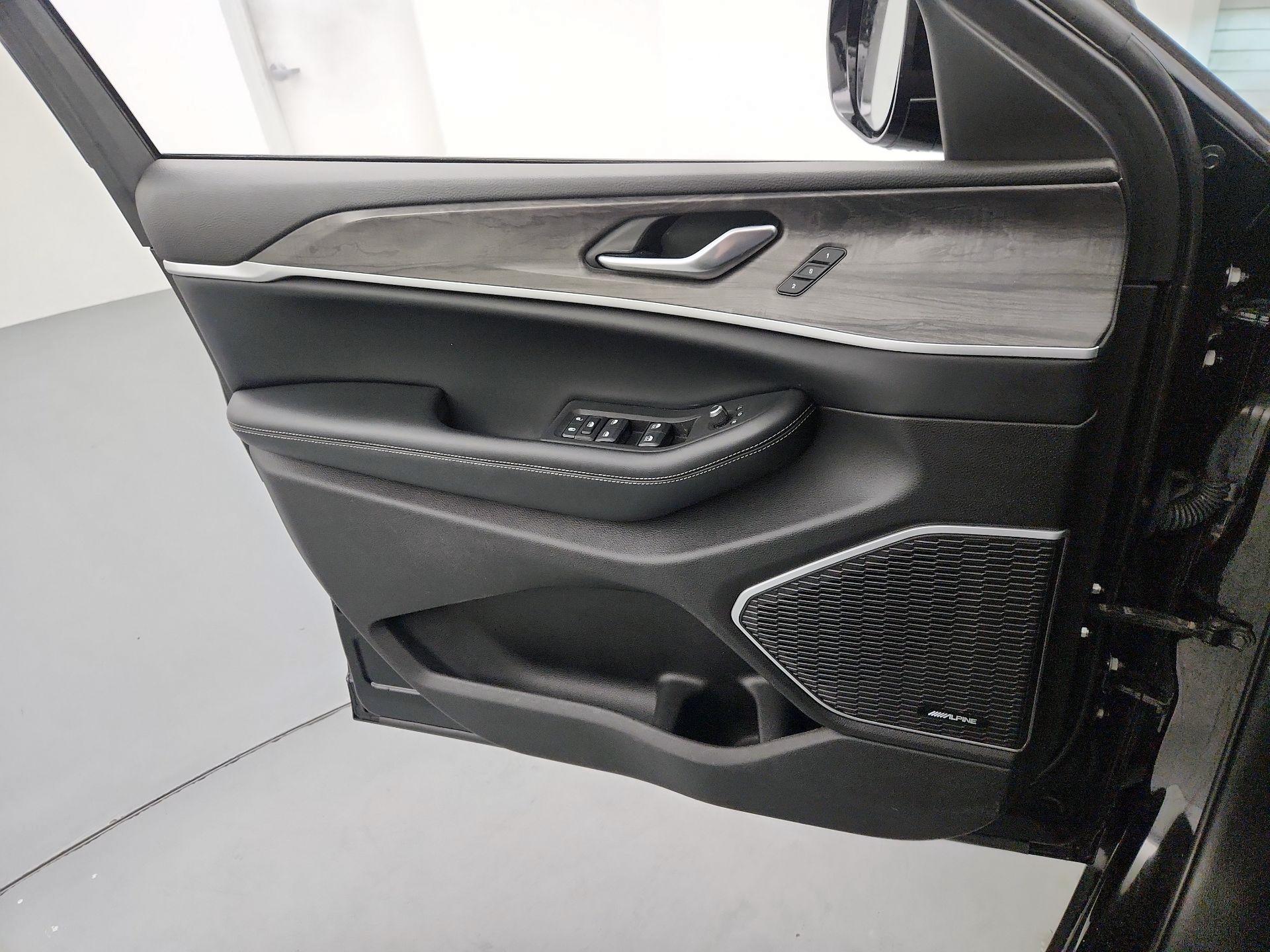 Thumbnail: 2022 Jeep Grand Cherokee L - 12