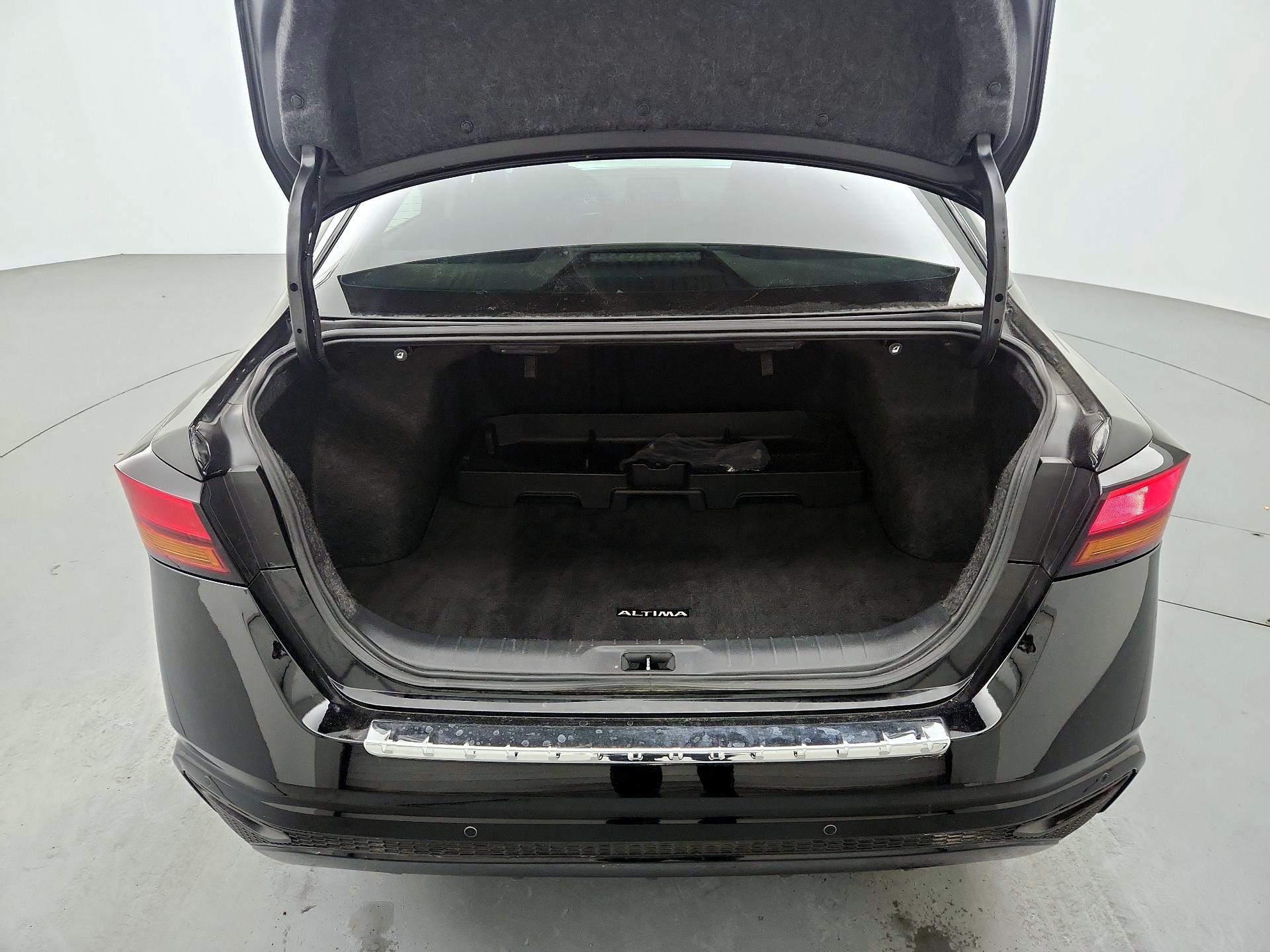 Thumbnail: 2023 Nissan Altima - 20