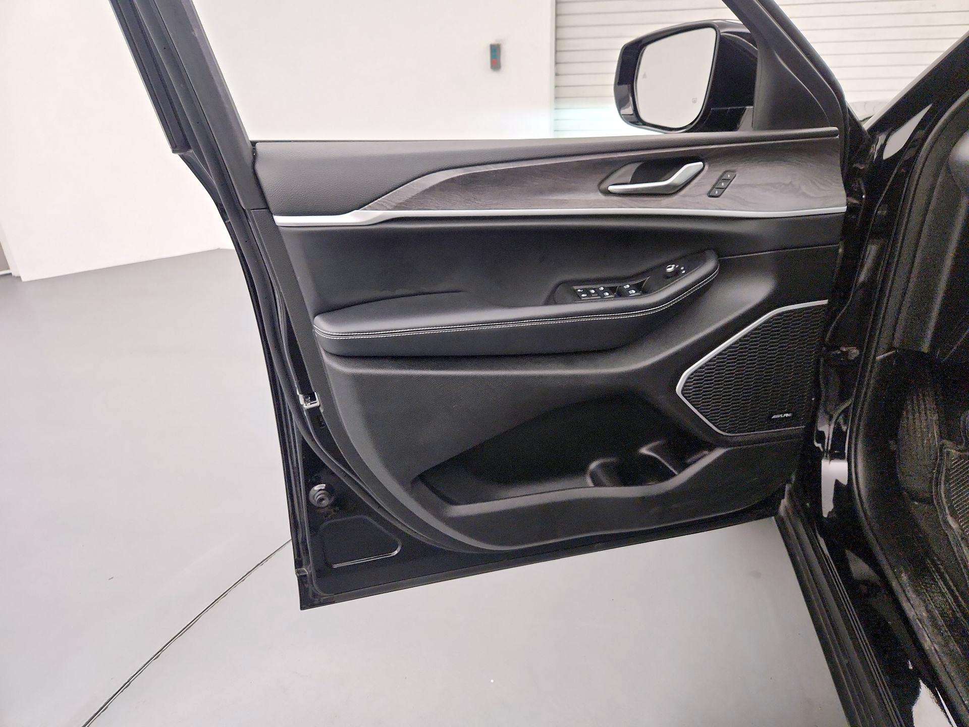 Thumbnail: 2022 Jeep Grand Cherokee L - 12