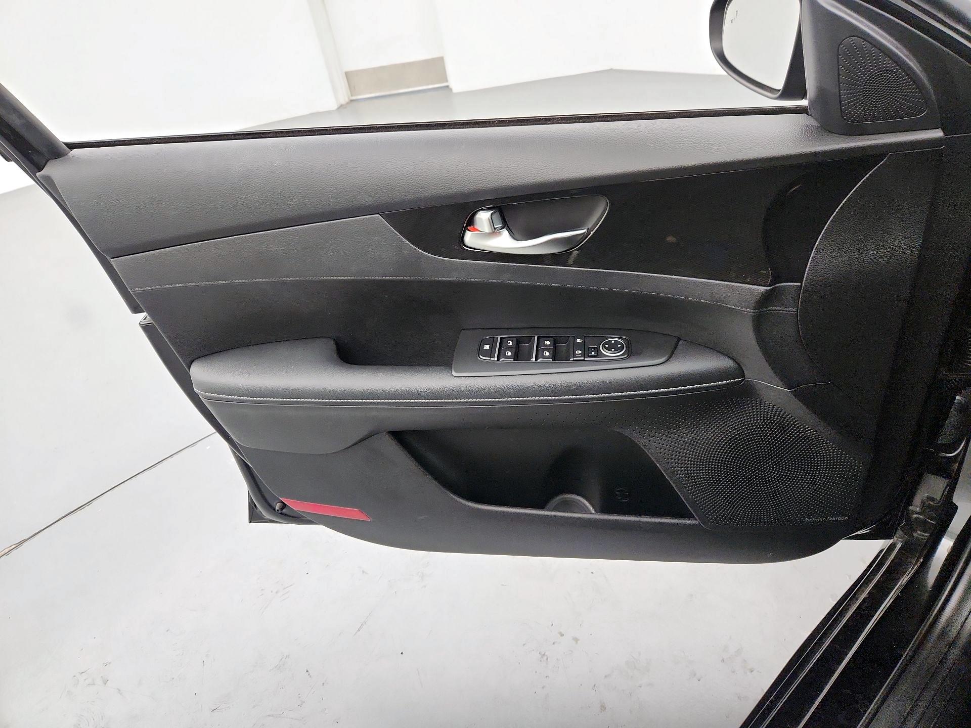 Thumbnail: 2023 Kia Forte - 12