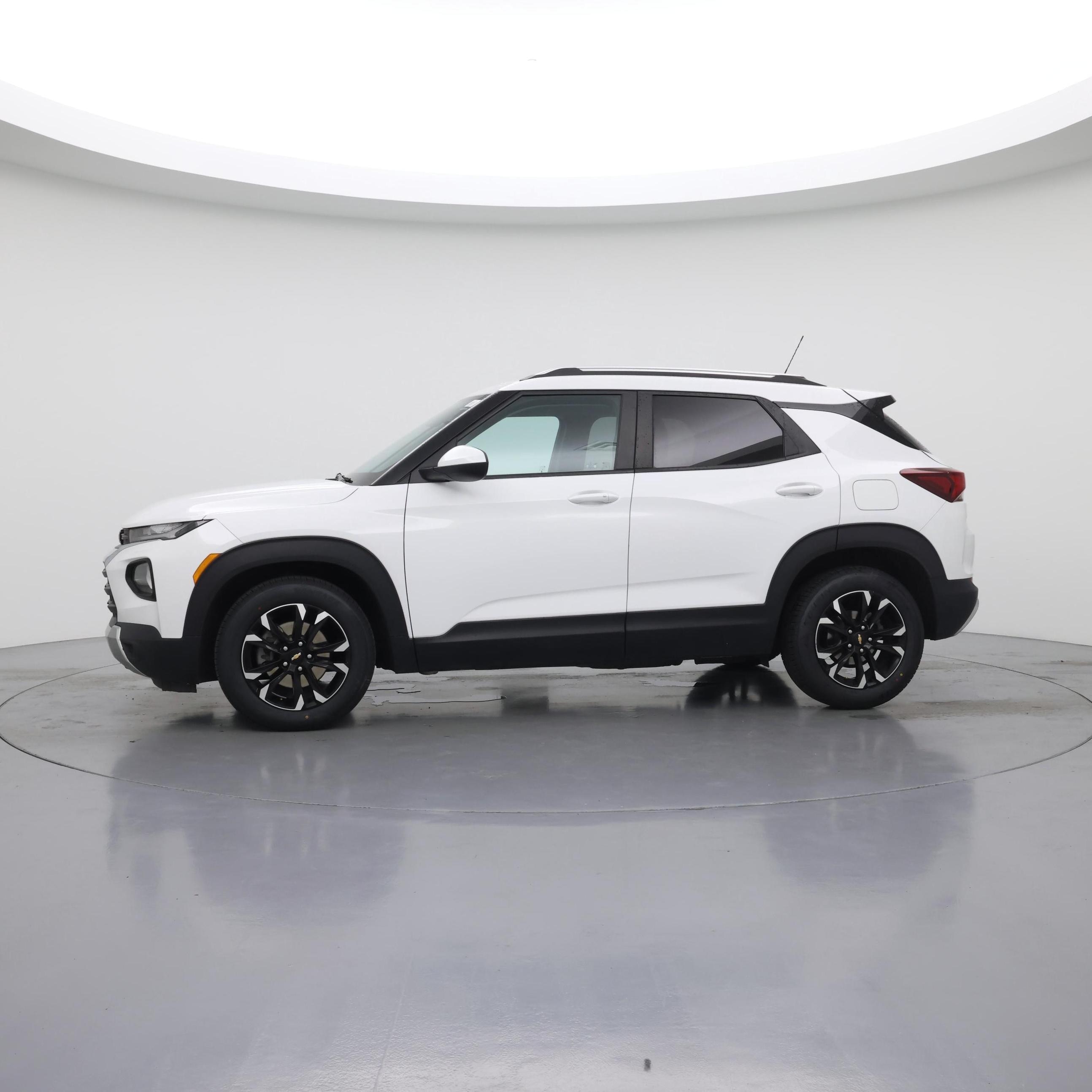 Thumbnail: 2023 Chevrolet TrailBlazer - 3