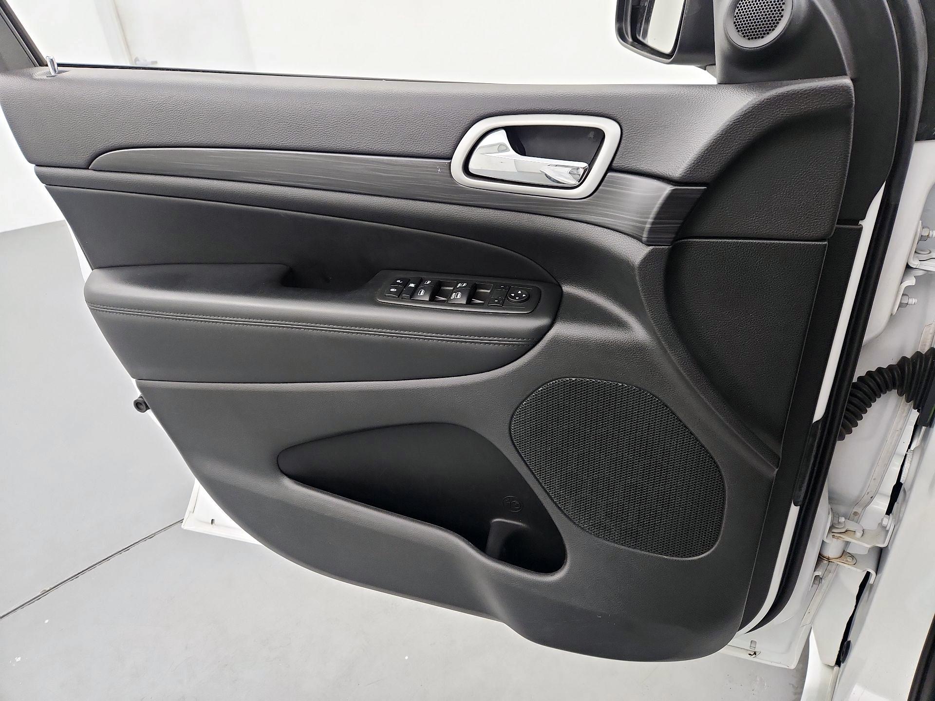 Thumbnail: 2021 Jeep Grand Cherokee - 12