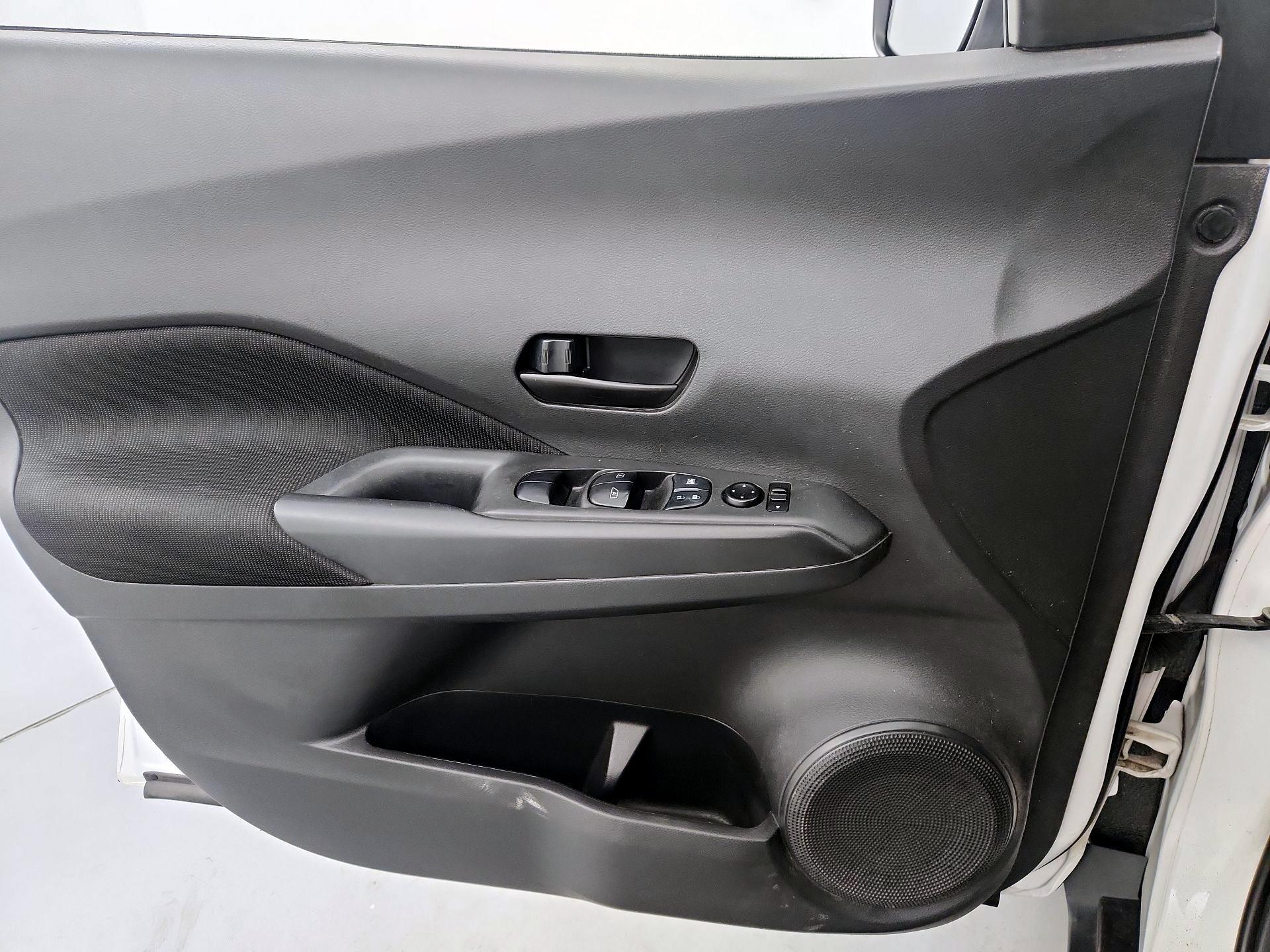 Thumbnail: 2021 Nissan Kicks - 12