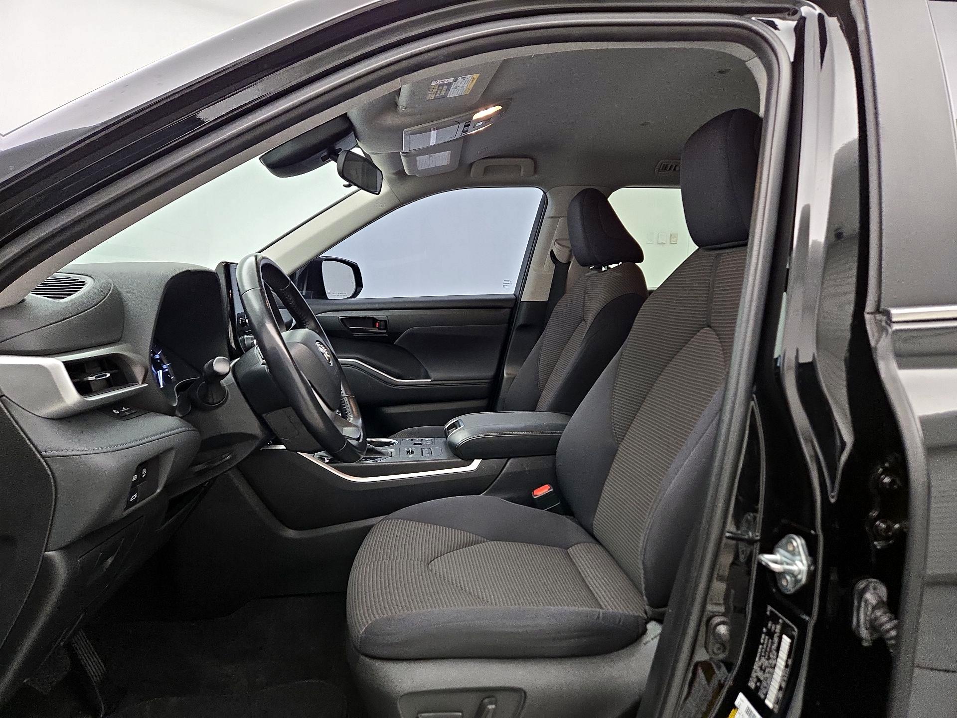 Thumbnail: 2023 Toyota Highlander - 11