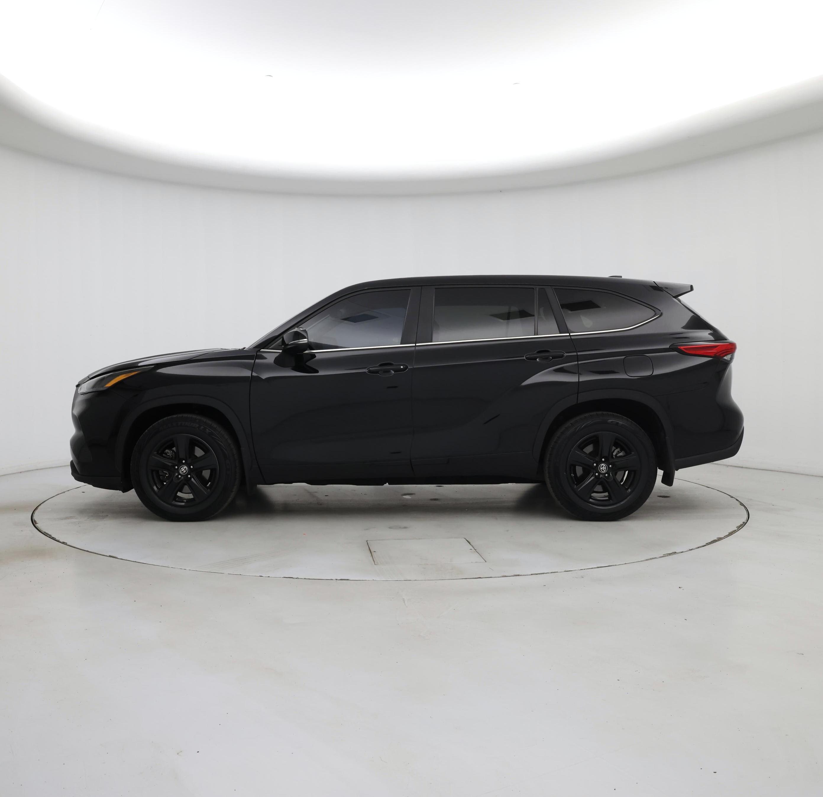 Thumbnail: 2023 Toyota Highlander - 3