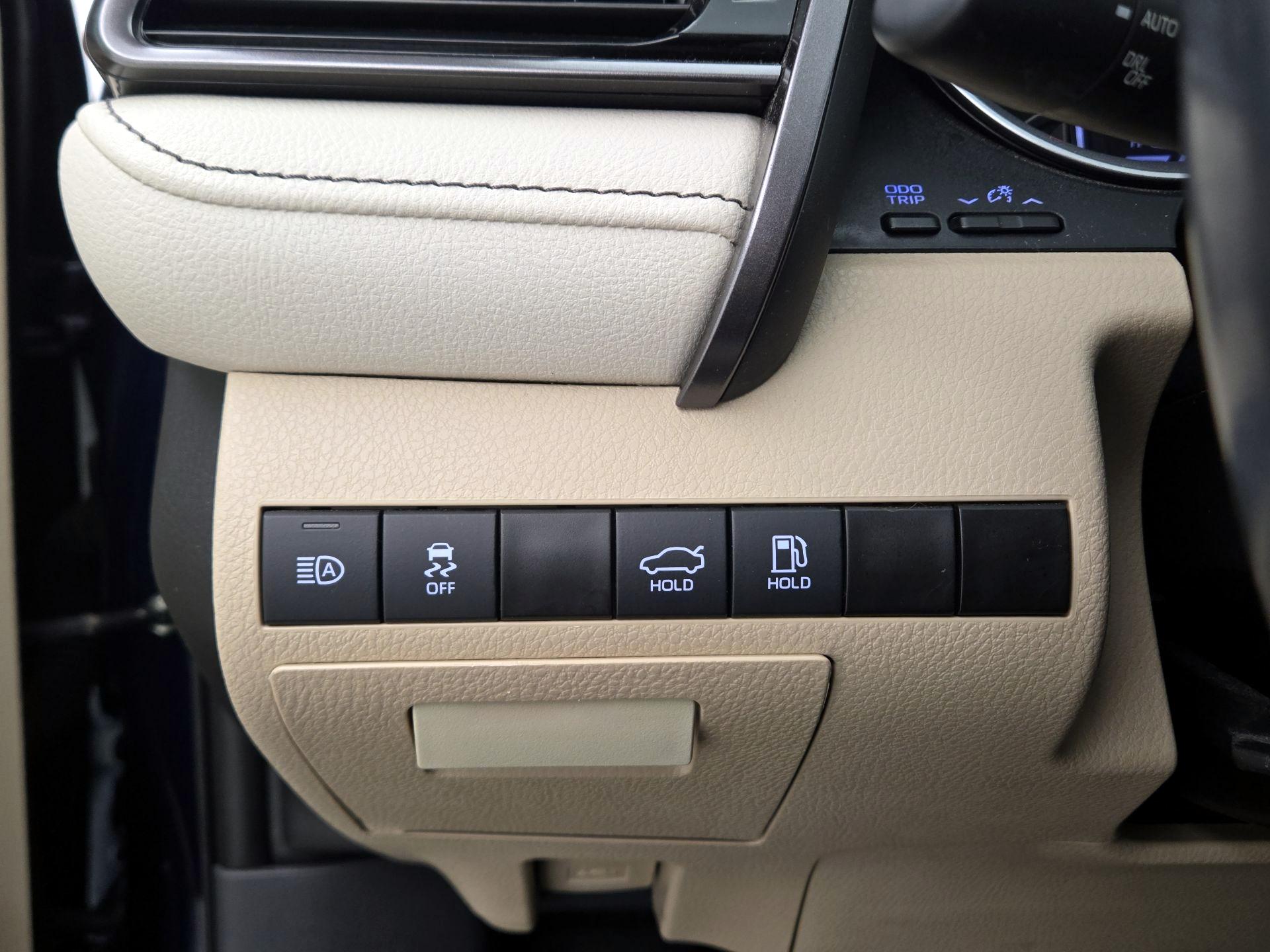 Thumbnail: 2022 Toyota Camry - 13