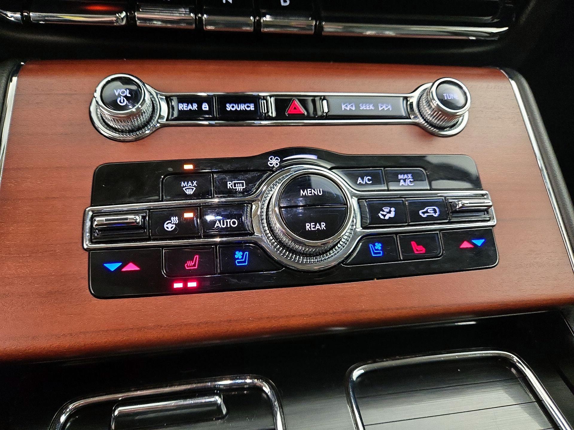 Thumbnail: 2022 Lincoln Aviator - 17