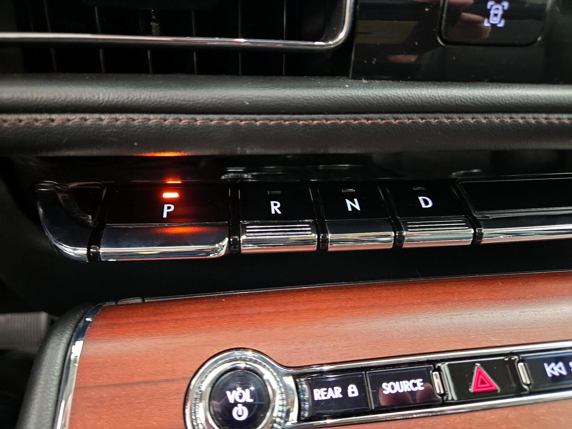 Thumbnail: 2022 Lincoln Aviator - 18