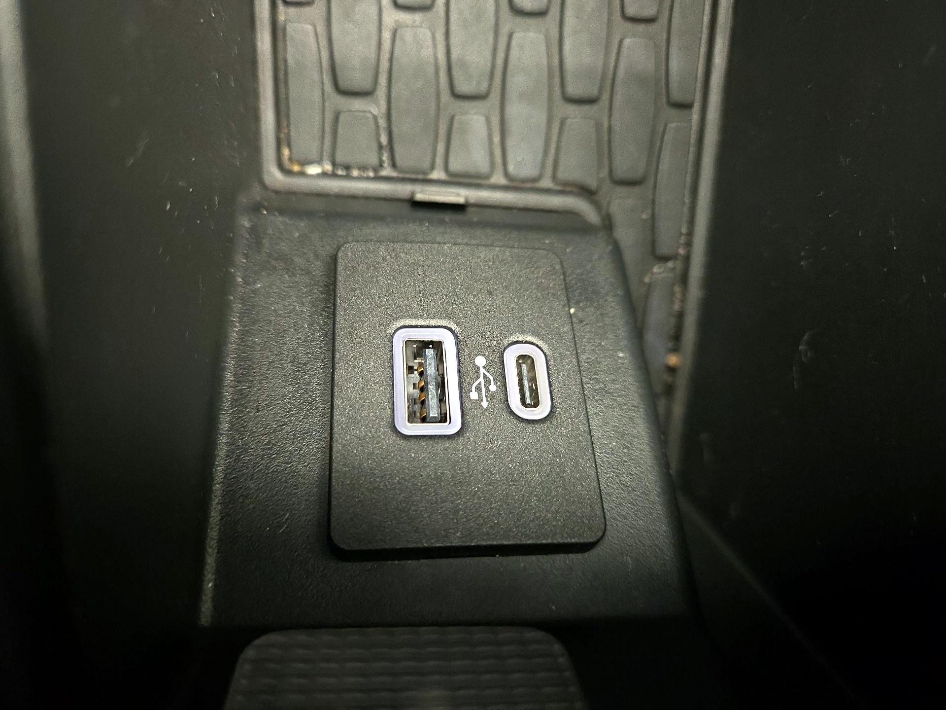 Thumbnail: 2022 Lincoln Aviator - 19