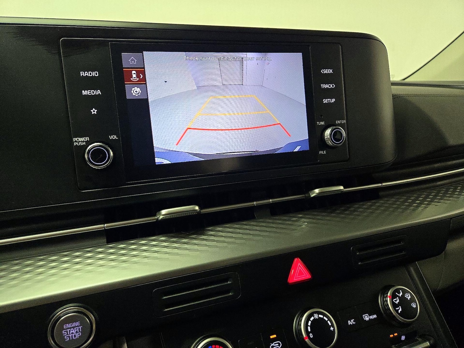 2024 Kia Carnival LX Seat Pkg - Photo 15