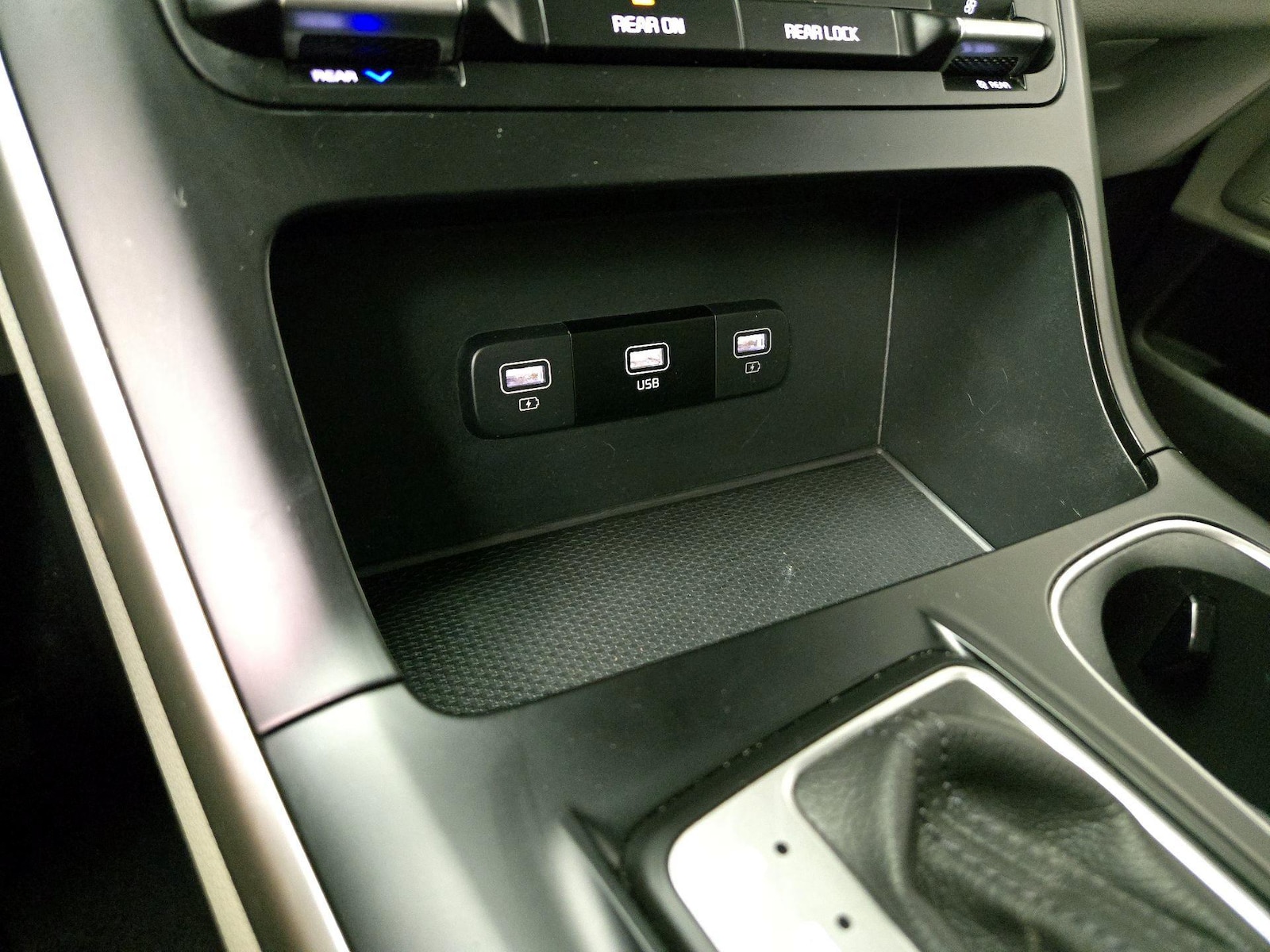 2024 Kia Carnival LX Seat Pkg - Photo 19