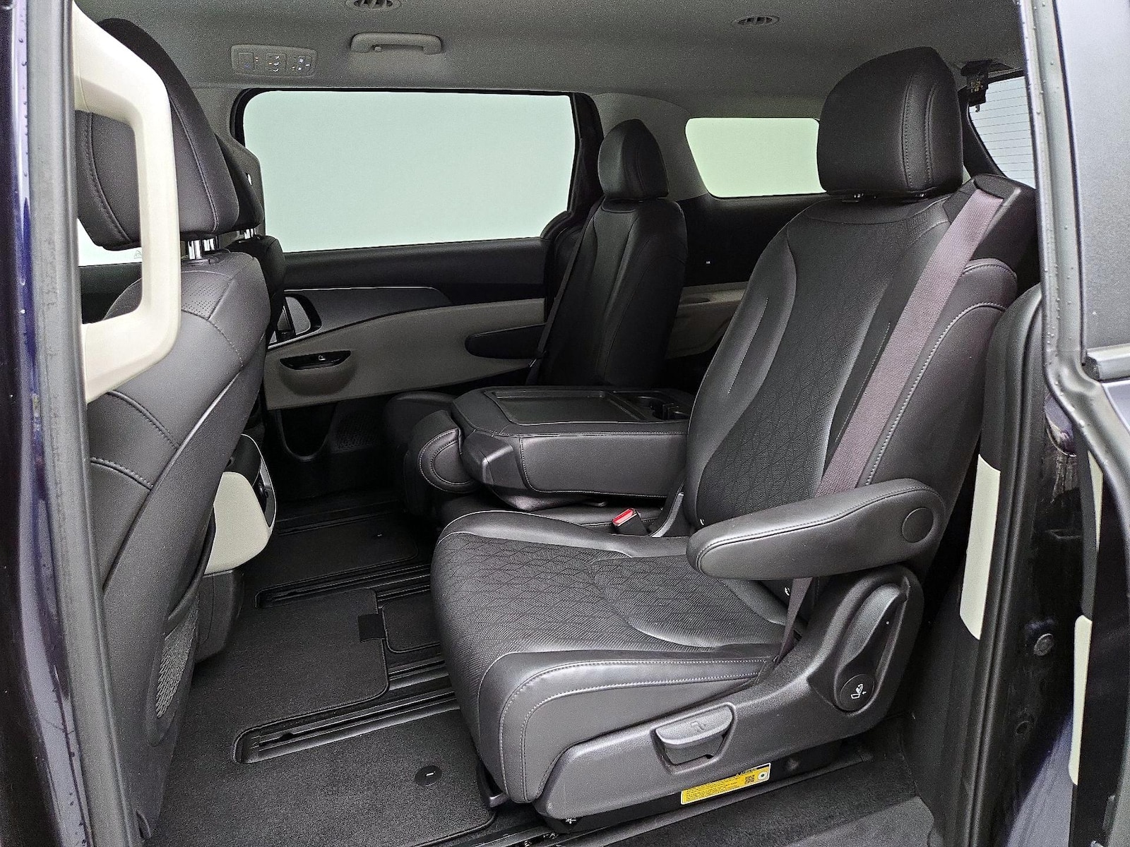 2024 Kia Carnival LX Seat Pkg - Photo 20