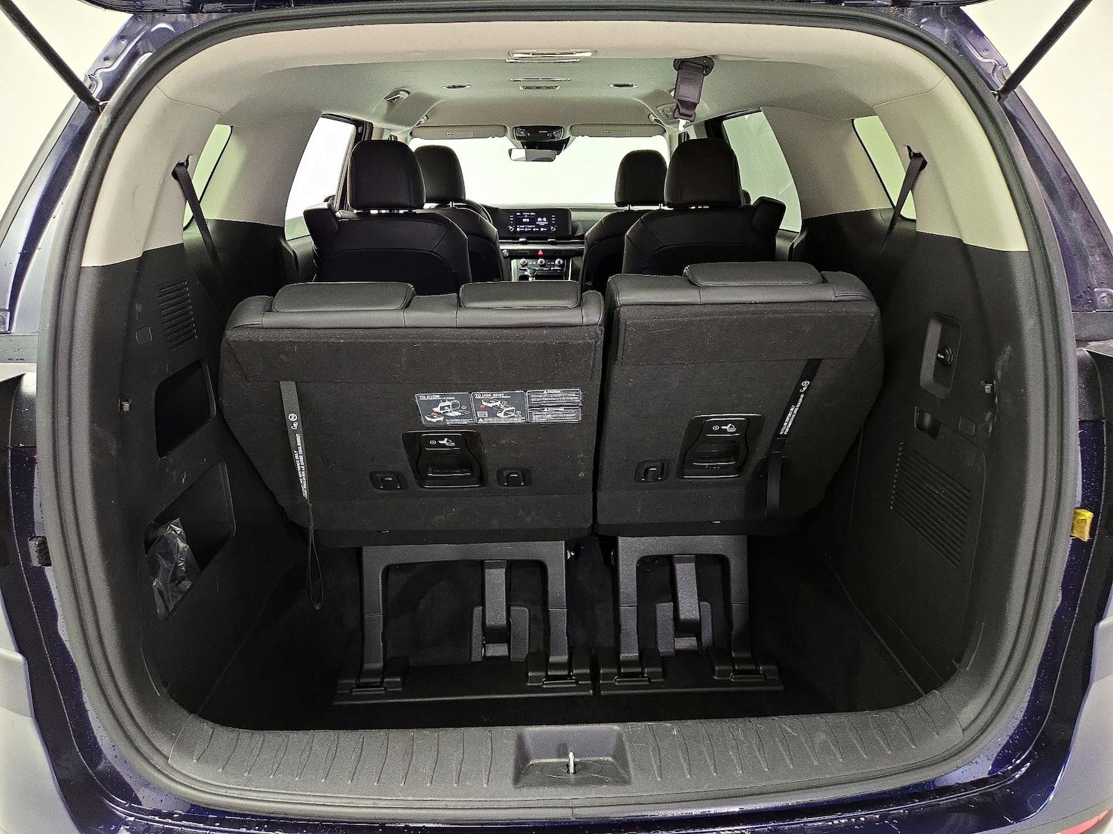 2024 Kia Carnival LX Seat Pkg - Photo 22