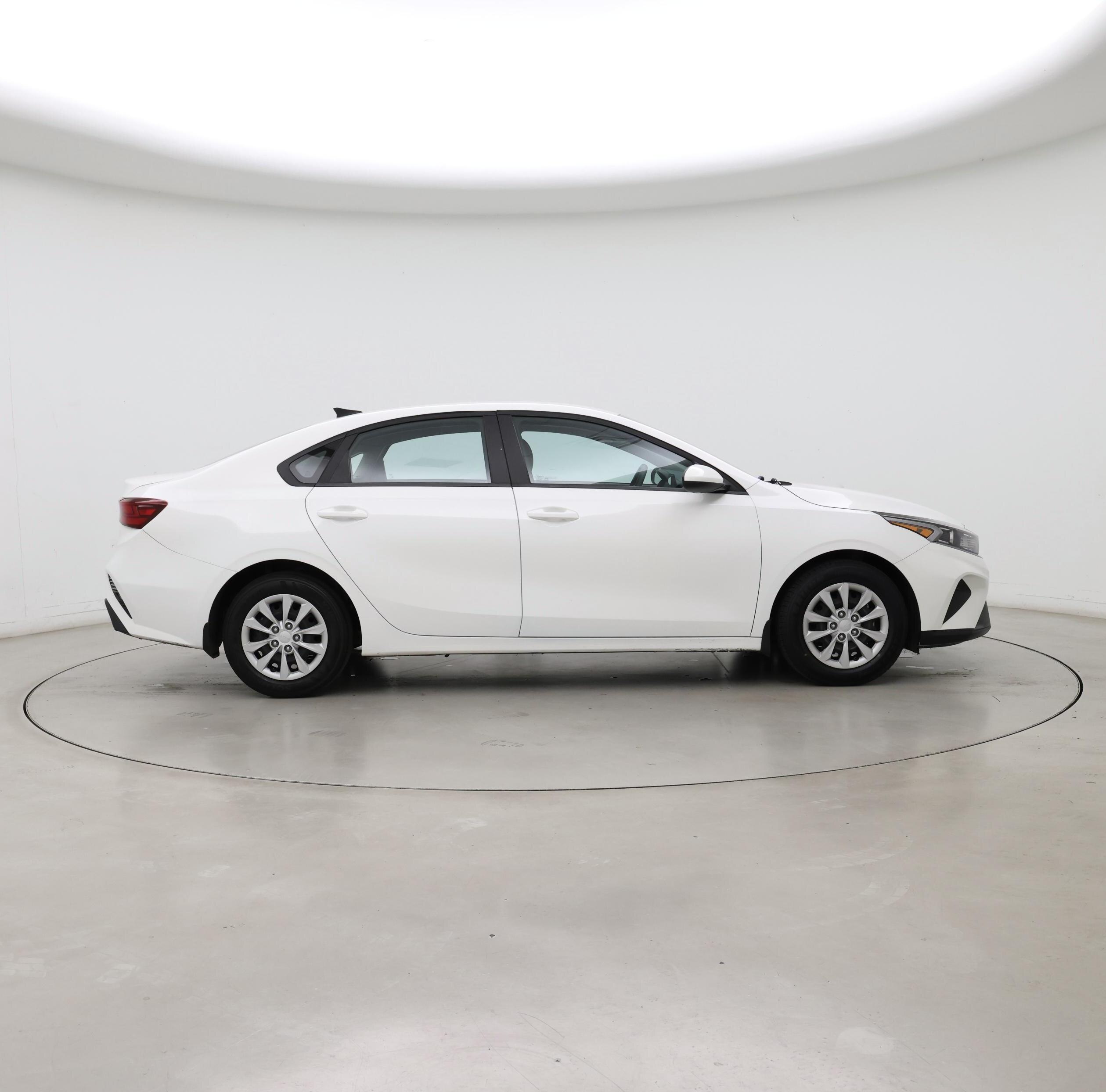 Thumbnail: 2024 Kia Forte - 7