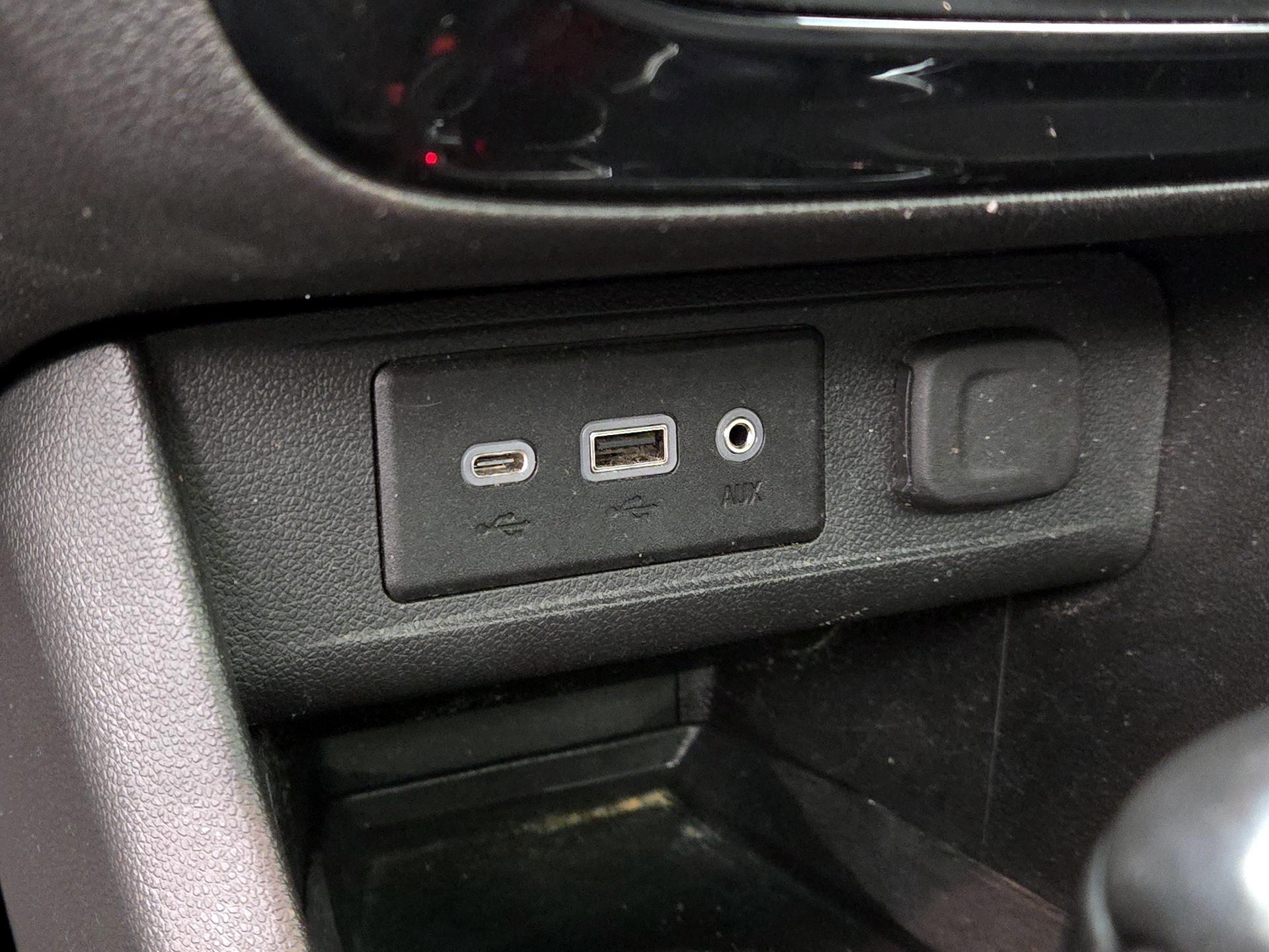 Thumbnail: 2023 Buick Encore GX - 18