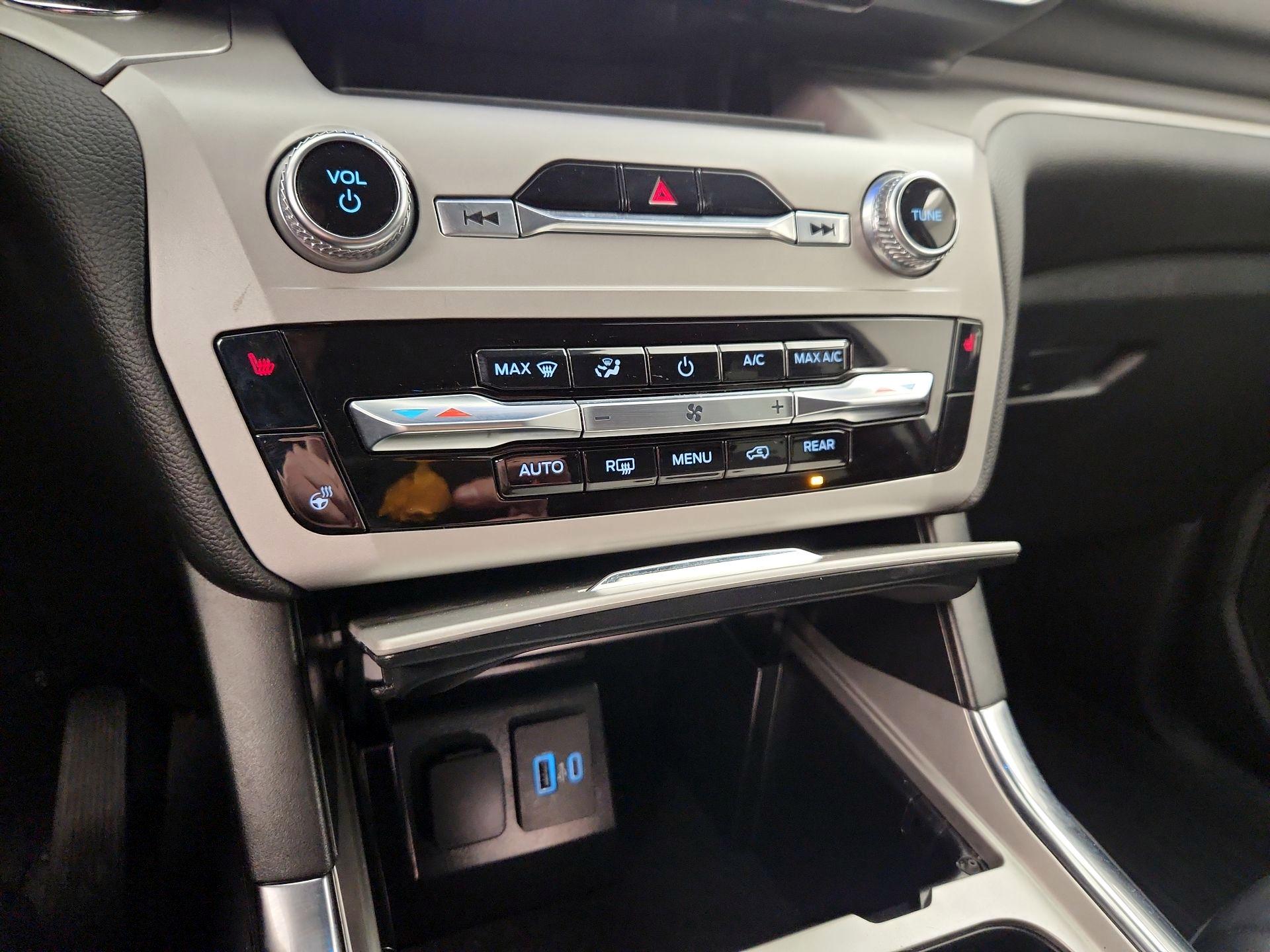 Thumbnail: 2022 Ford Explorer - 16