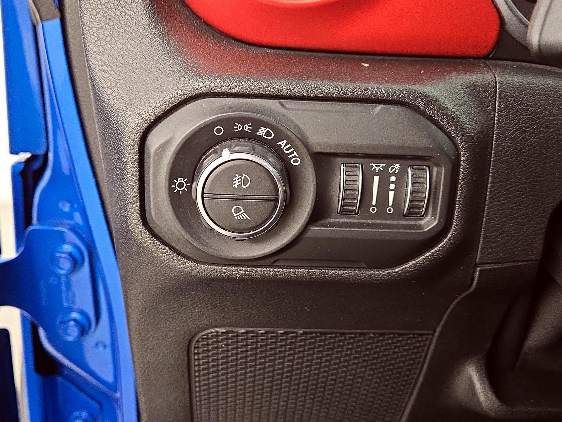 Thumbnail: 2021 Jeep Gladiator - 13