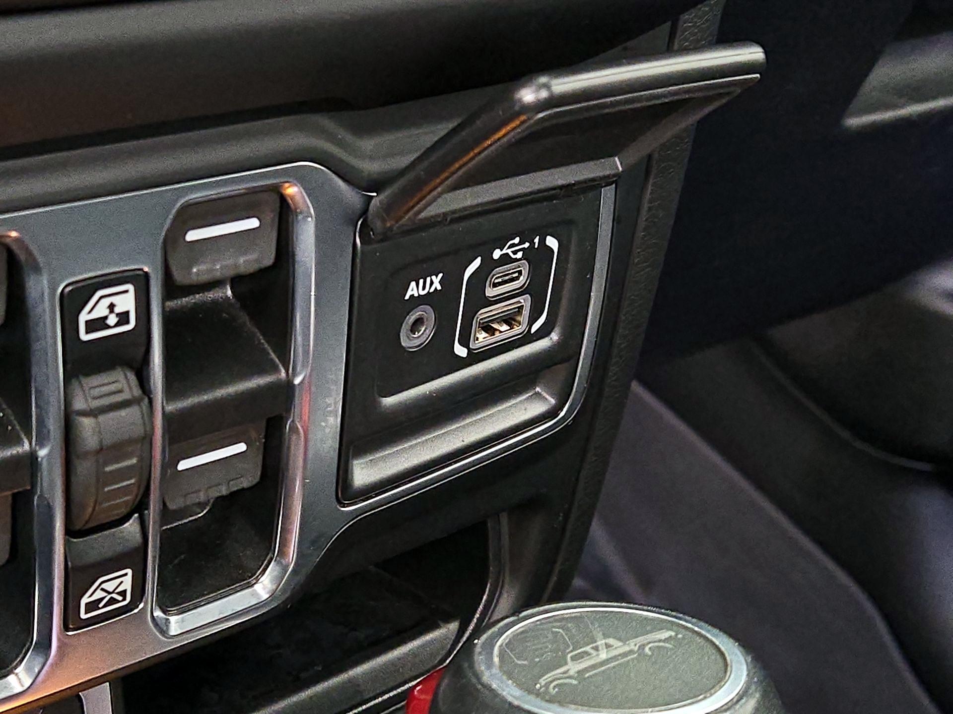 Thumbnail: 2021 Jeep Gladiator - 18