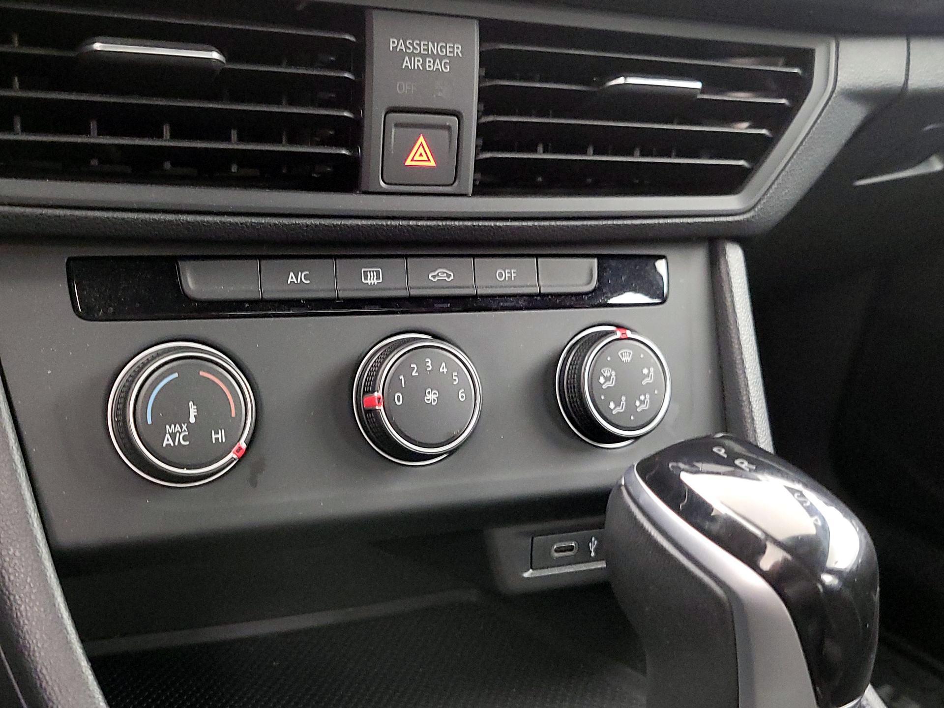 Thumbnail: 2023 Volkswagen Jetta - 16