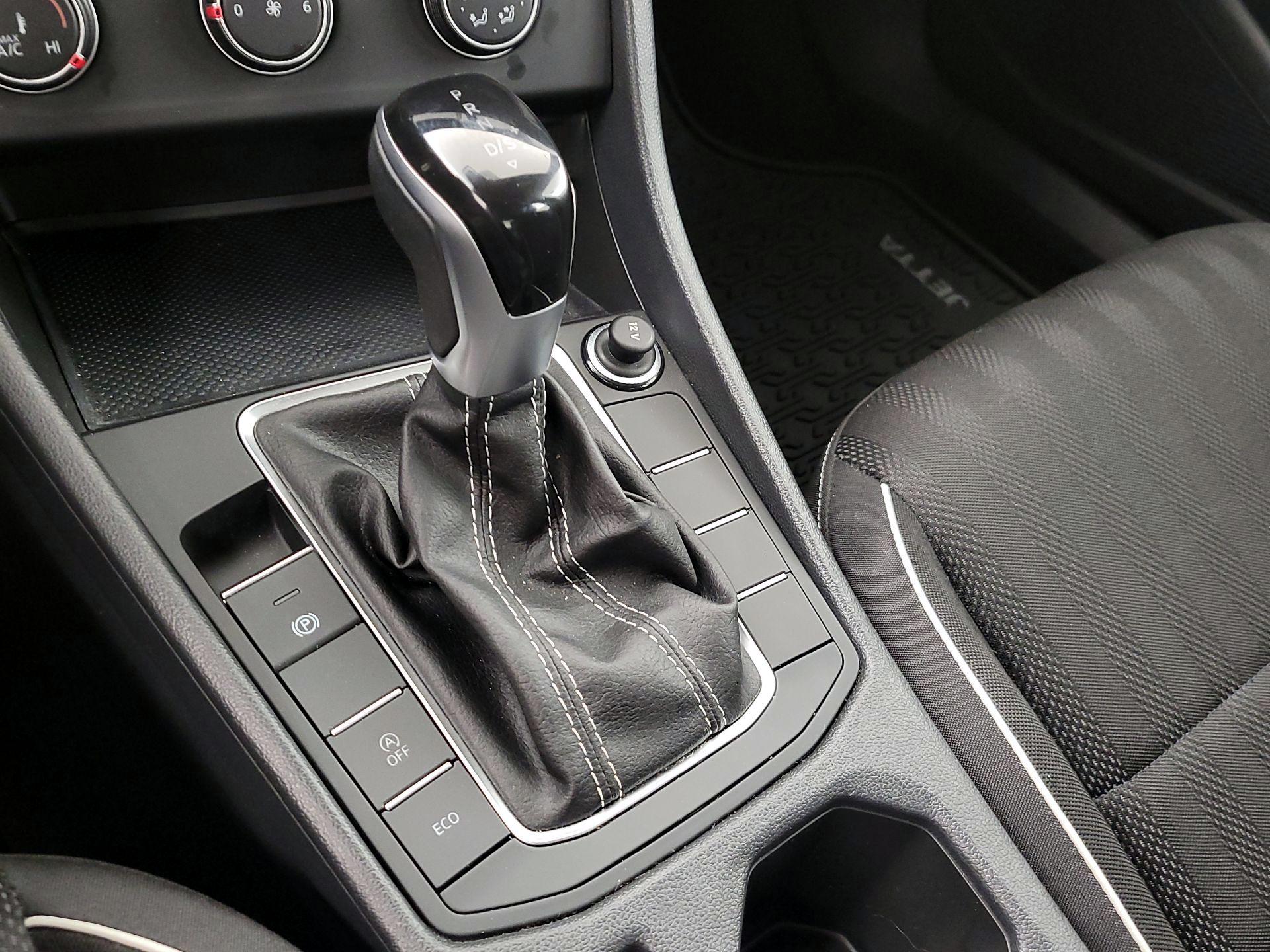 Thumbnail: 2023 Volkswagen Jetta - 17