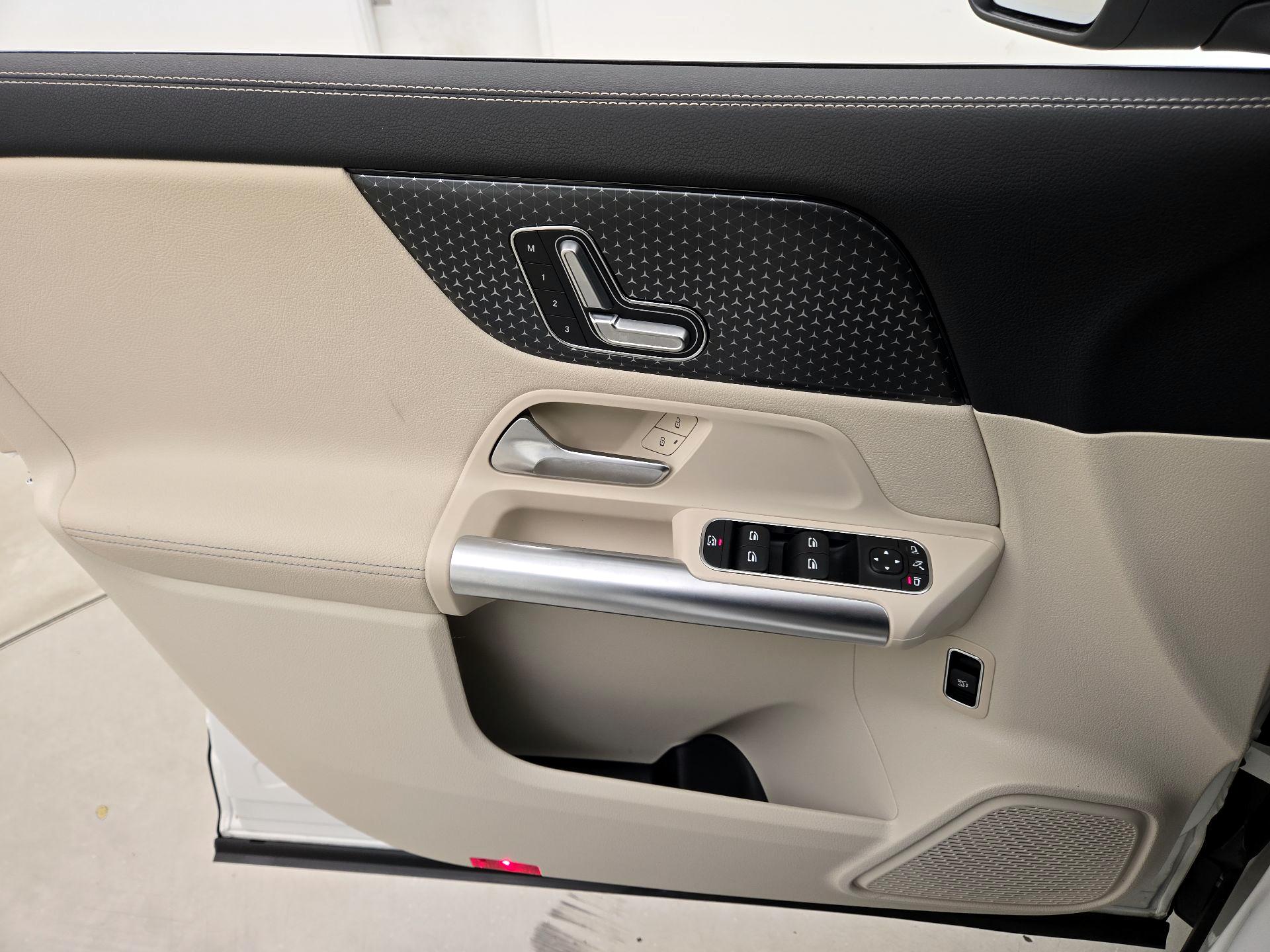 Thumbnail: 2025 Mercedes-Benz GLA - 12