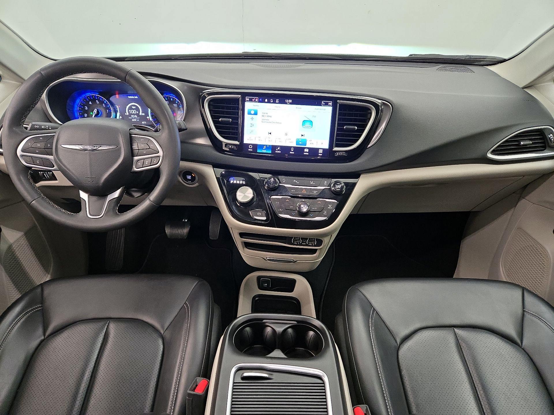 Thumbnail: 2023 Chrysler Pacifica - 9