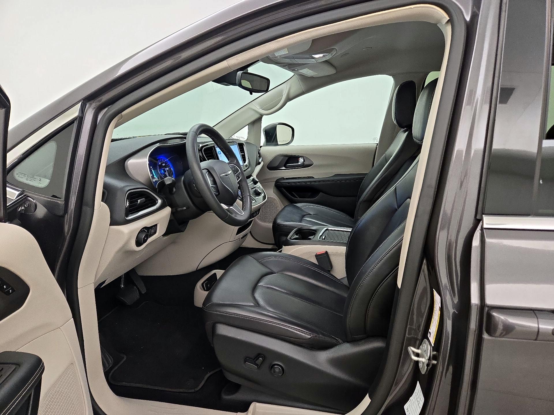 Thumbnail: 2023 Chrysler Pacifica - 11