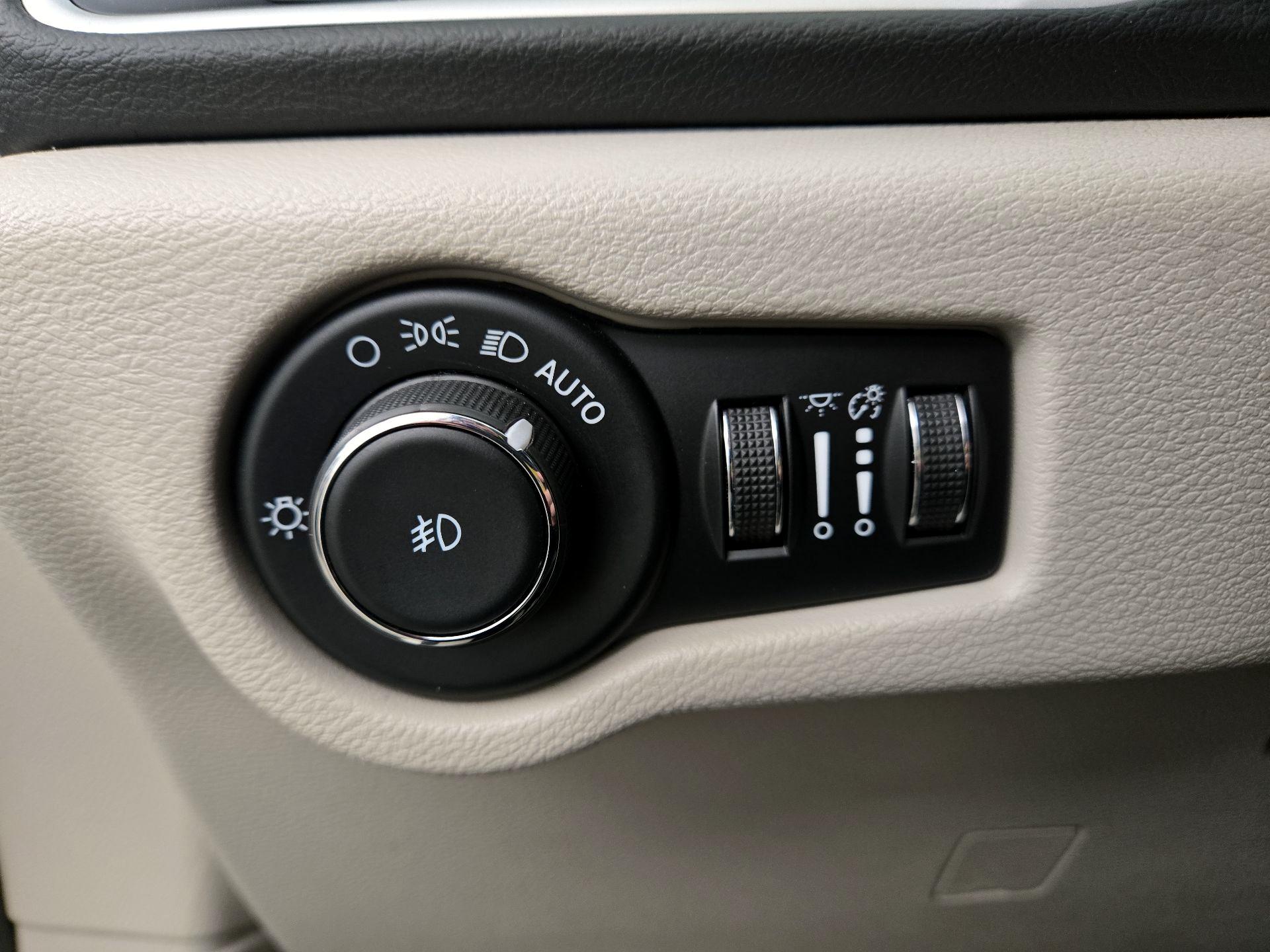 Thumbnail: 2023 Chrysler Pacifica - 13