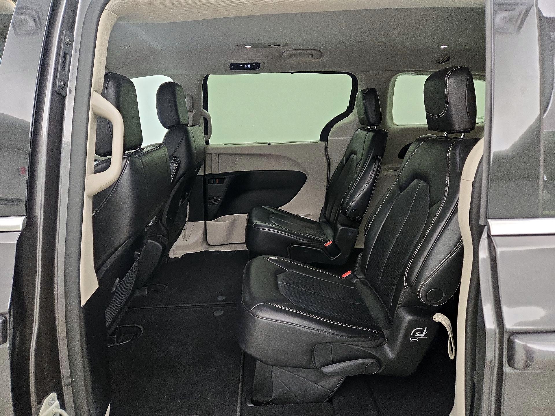 Thumbnail: 2023 Chrysler Pacifica - 19