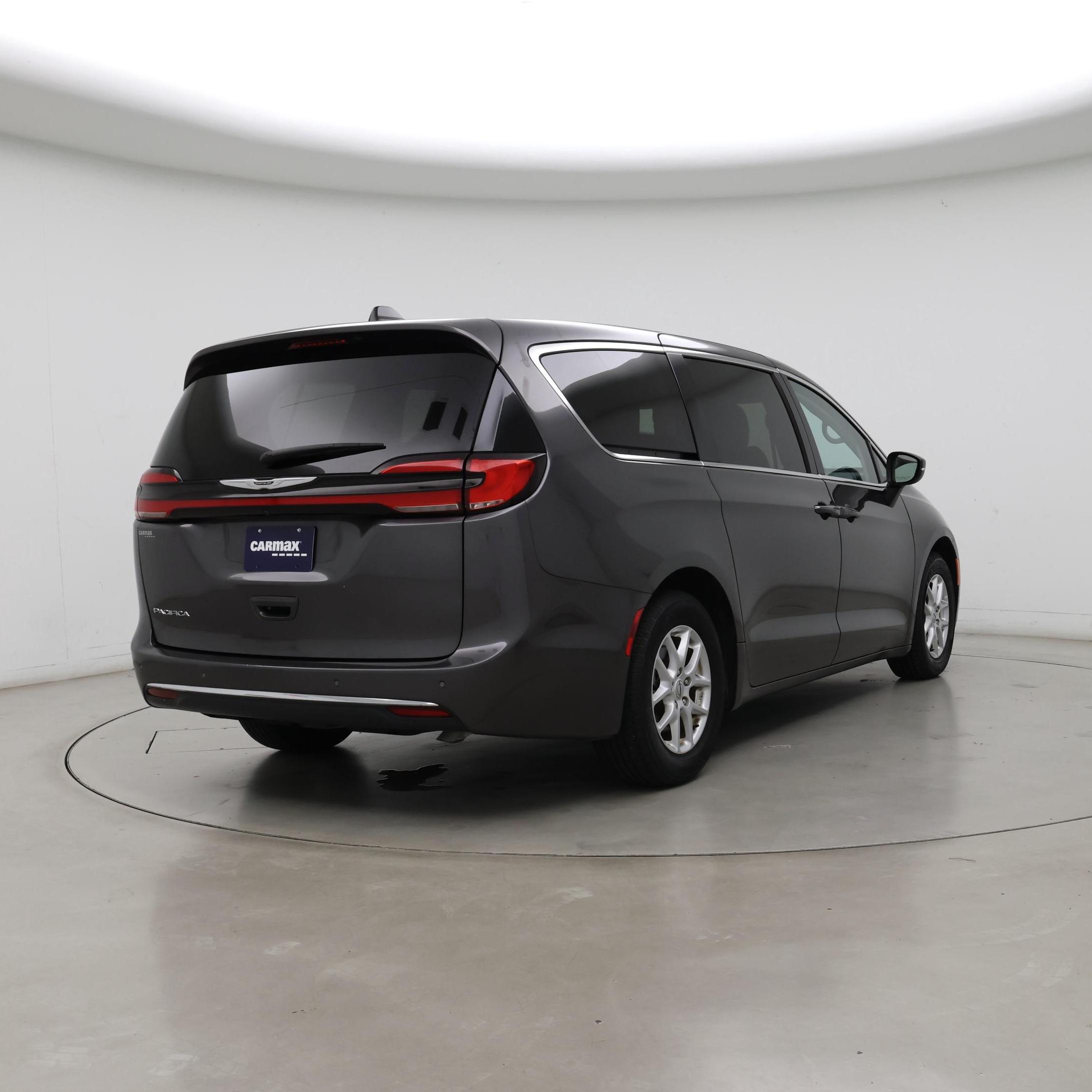 Thumbnail: 2023 Chrysler Pacifica - 8