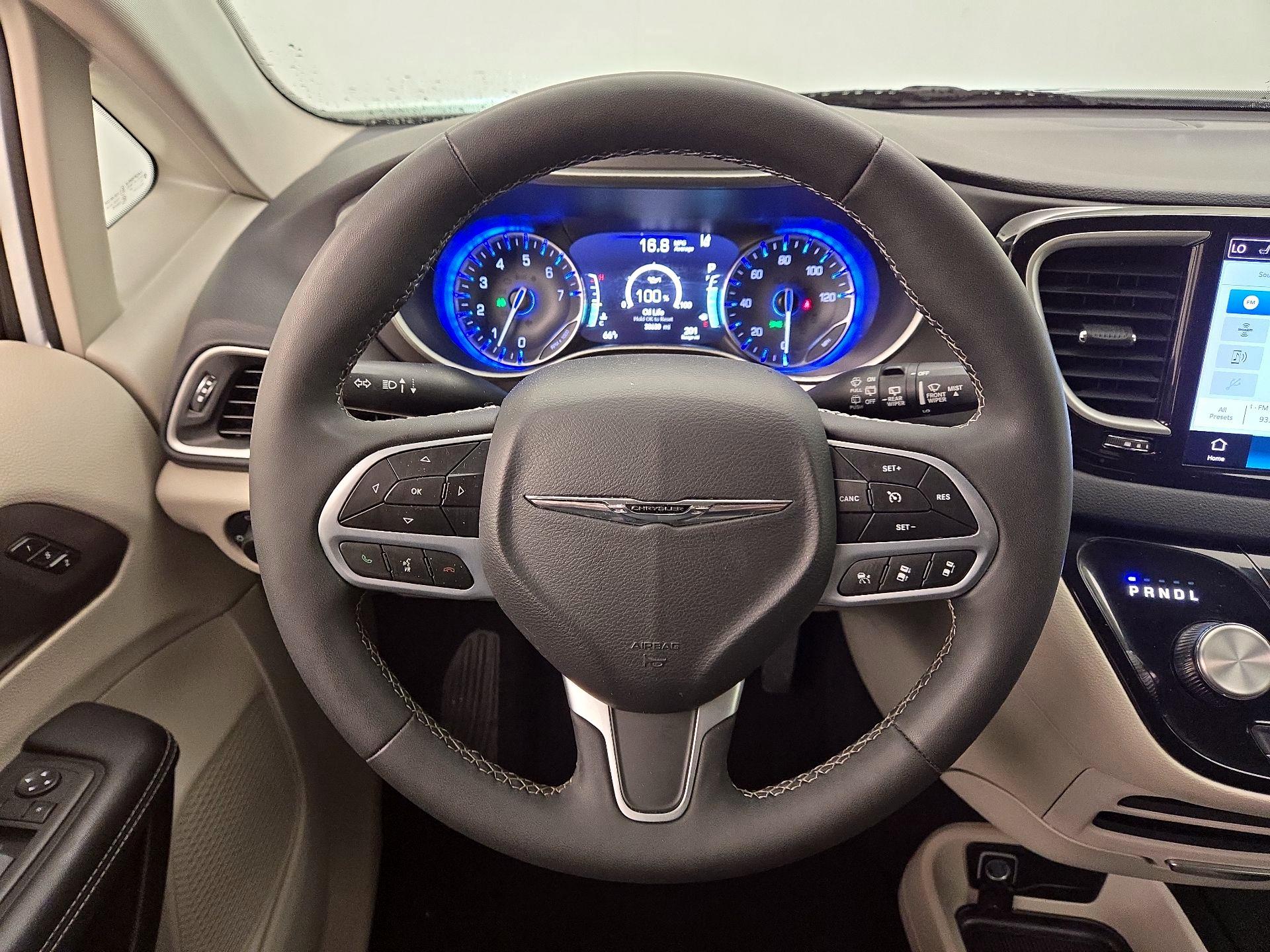 Thumbnail: 2023 Chrysler Pacifica - 10