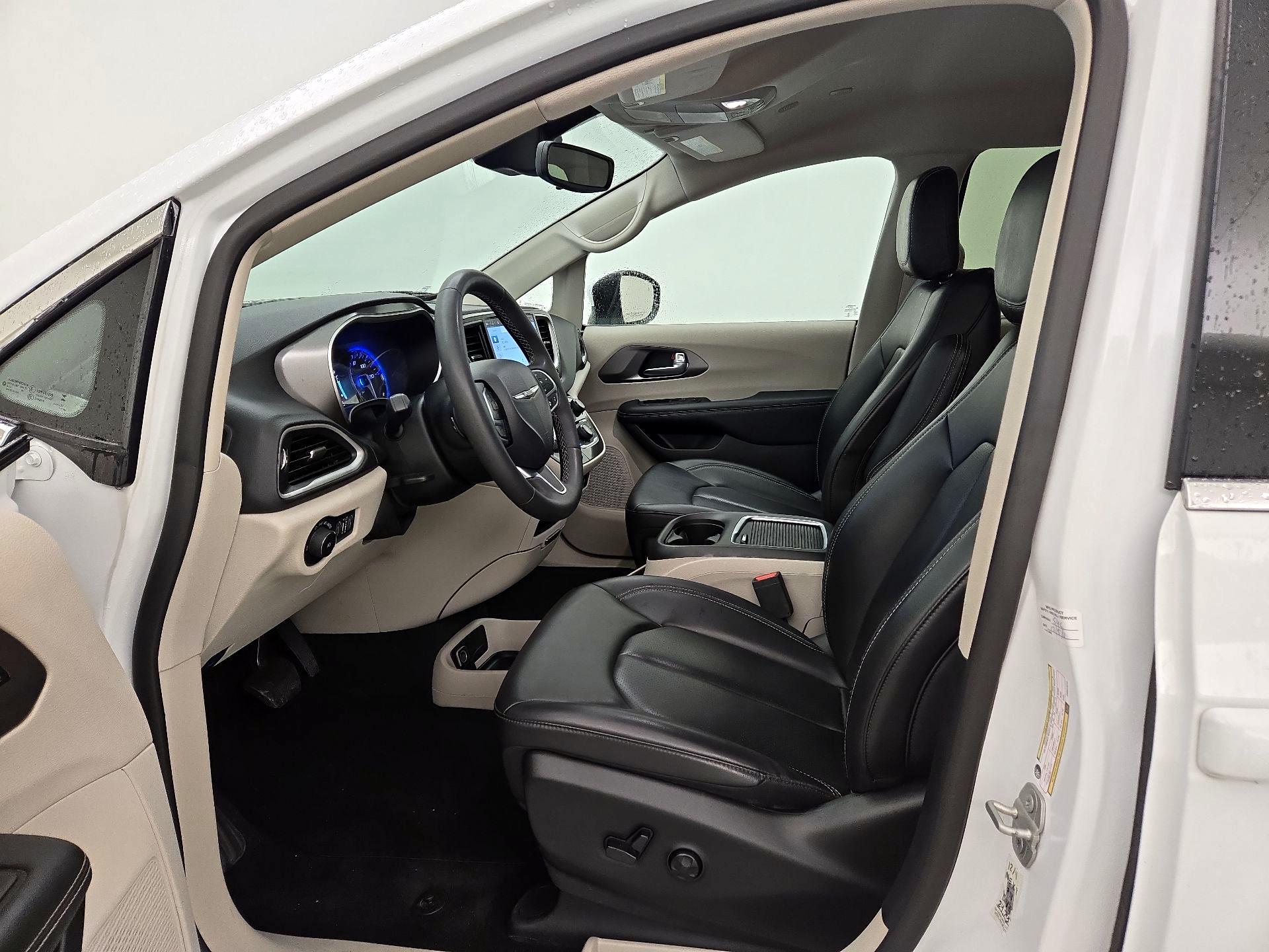 Thumbnail: 2023 Chrysler Pacifica - 11